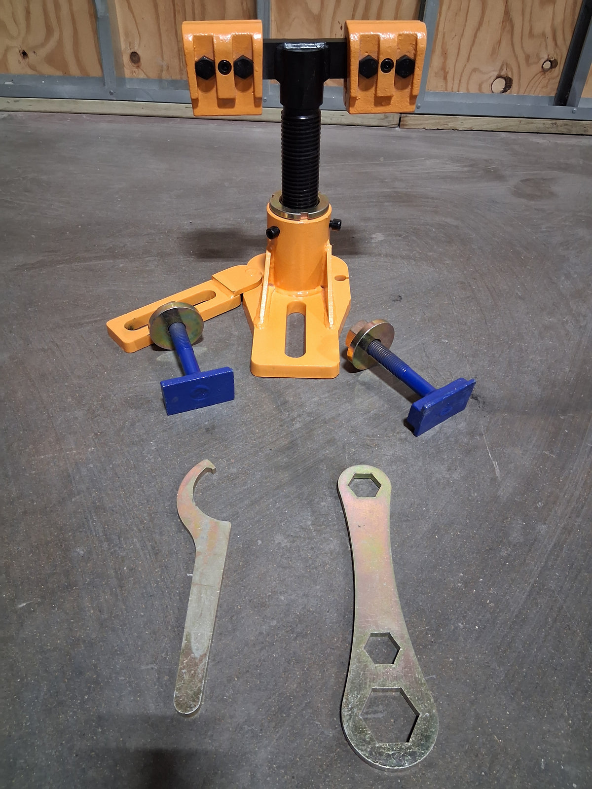 Universal Heavy Duty Auto Body Frame Machine Tie Down Clamp a Set of 4
