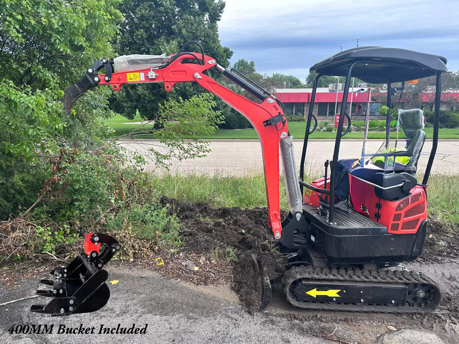 FREE SHIPPING 2025 2 Ton New Mini Excavator, KUBOTA D902 Diesel Engine 16 hp 400MM bucket attachment close-up