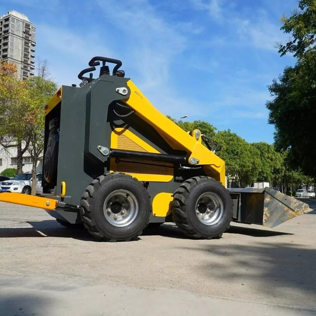 Mini Skid Steer Wheel Loader 23.5 hp Gas, Briggs & Stratton Eng Local Pick Up Mini Skid Steer Wheel Loader 23.5 hp Gas, Briggs & Stratton Eng Local Pick Up