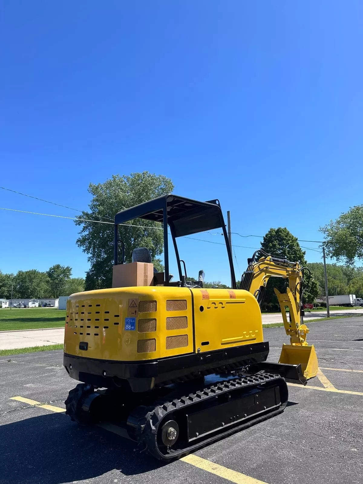 FREE SHIPPNG New Excavator, EPA CERTFD Kubota Engine 3.5 TON Kubota D1703B Excavator with Hydraulic Thumb for Versatile Use