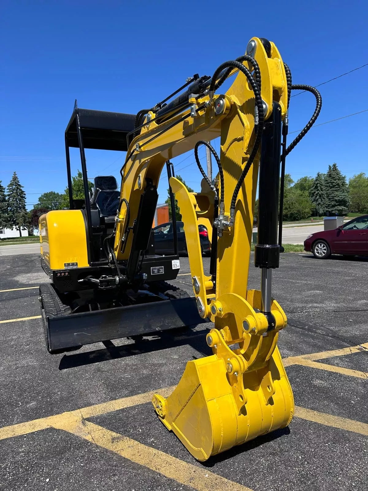 FREE SHIPPNG New Excavator, EPA CERTFD Kubota Engine 3.5 TON Kubota D1703B Front View of Excavator with Canopy