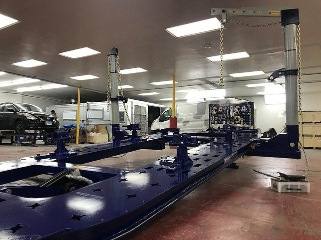 AUTO BODY FRAME MACHINE HEAVY DUTY 18 FEET 2 TOWERS FREE SHIPPING TOOL CART SET Hydraulic tilt bed with 7,700 lb lifting capacity for vehicle frame straightening