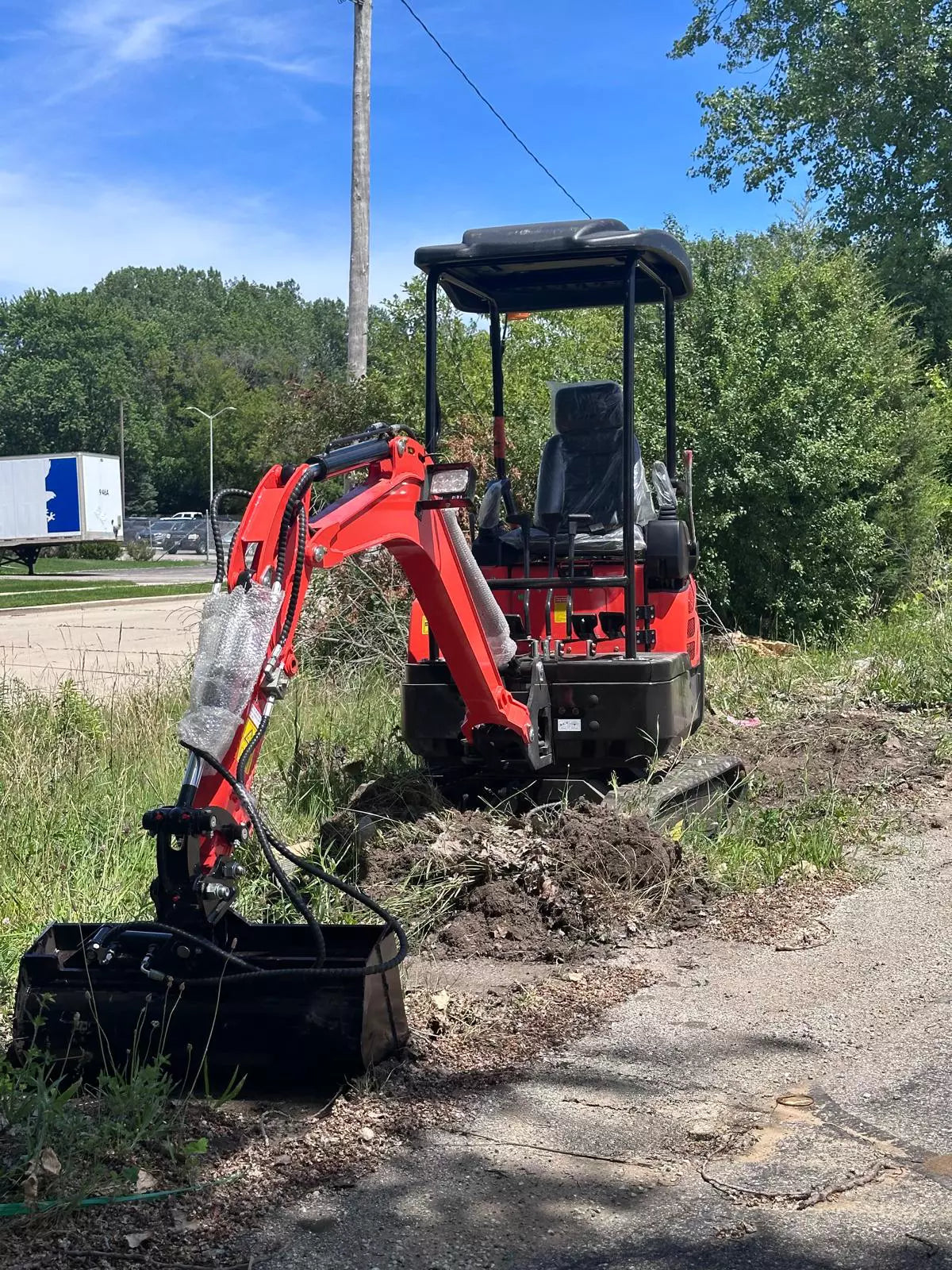 FREE SHIPPING NEW 2 Ton New Mini Excavator, KUBOTA D902 Diesel Engine 16 hp KUBOTA Mini Excavator Overview
