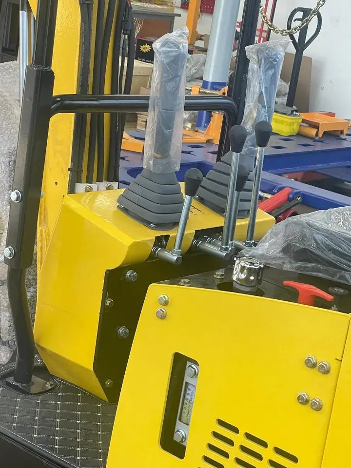 FREE SHIPPNG New Mini Excavator, EPA certified USA gas briggs & stratton engine Mini Excavator controls and features