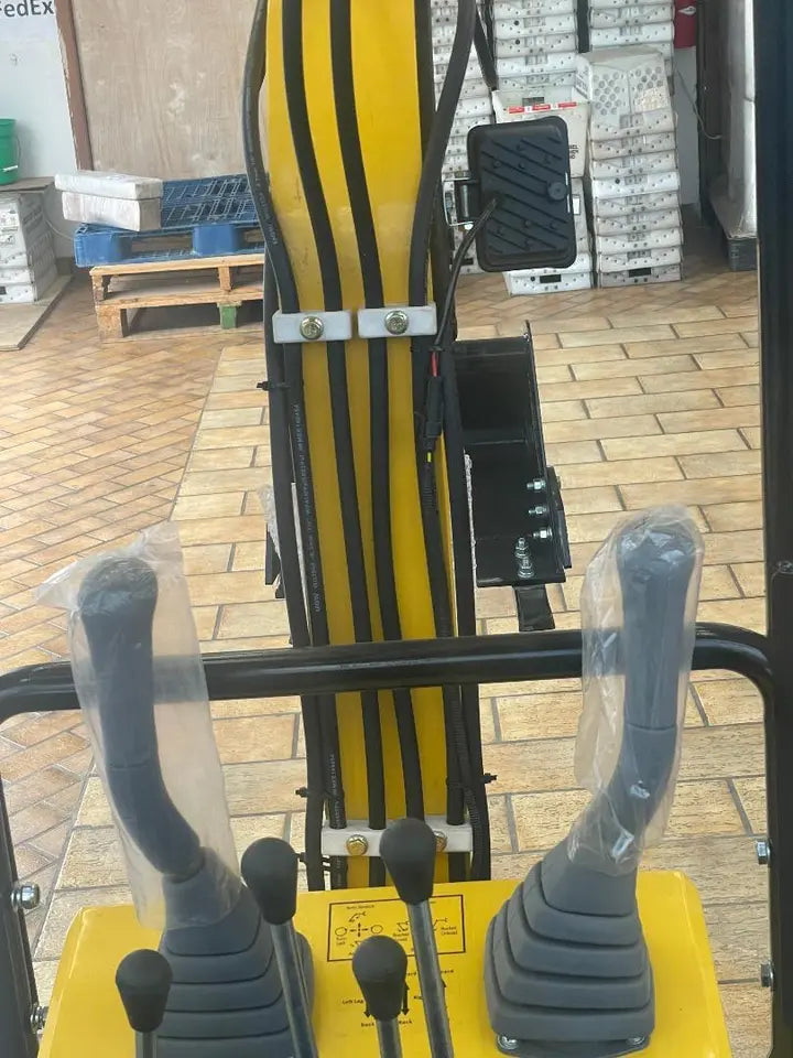 FREE SHIPPNG New Mini Excavator, EPA certified USA gas briggs & stratton engine  Mini Excavator for sale