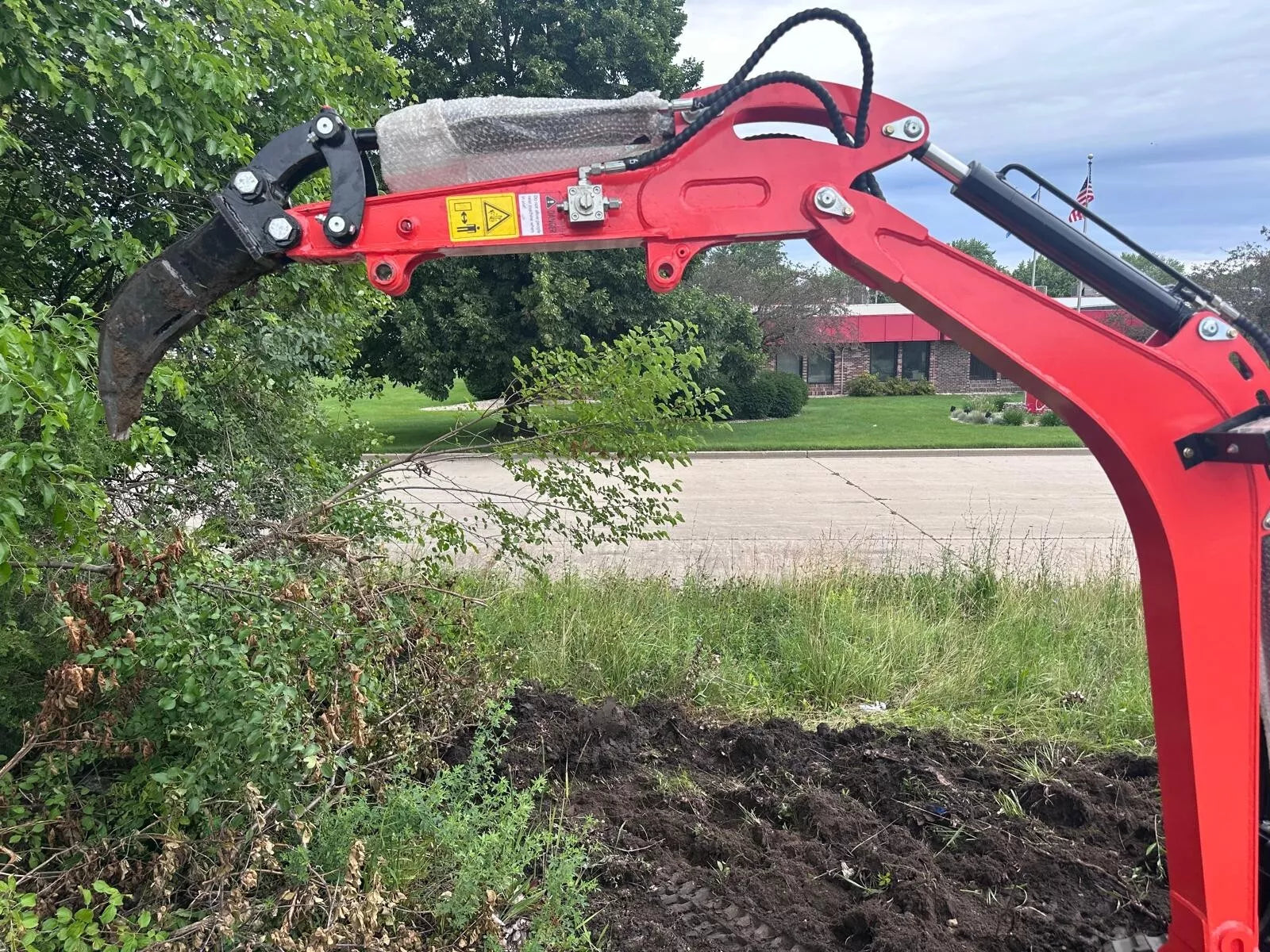 FREE SHIPPING 2025 2 Ton New Mini Excavator, KUBOTA D902 Diesel Engine 16 hp Rear view with ripper attachment