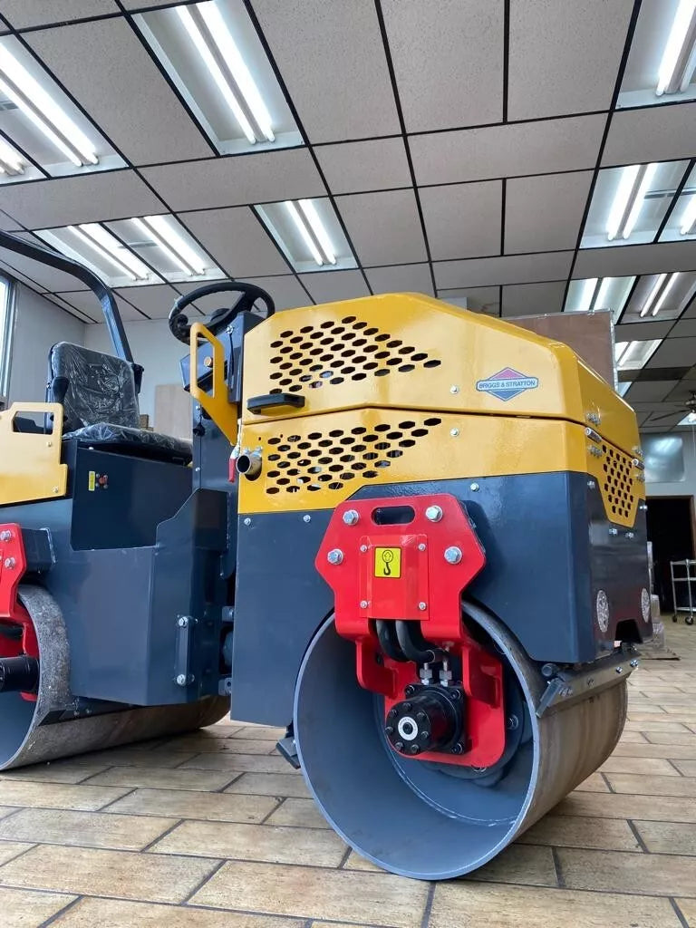 FREE SHIPPING New 1 Ton Asphalt Roller BRIGGS & STRATTON ENGINE - EPA certified FREE SHIPPING New 1 Ton Asphalt Roller BRIGGS & STRATTON ENGINE - EPA certified