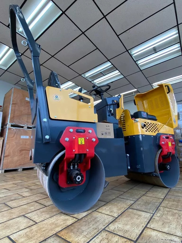 FREE SHIPPING New 1 Ton Asphalt Roller BRIGGS & STRATTON ENGINE - EPA certified FREE SHIPPING New 1 Ton Asphalt Roller BRIGGS & STRATTON ENGINE - EPA certified