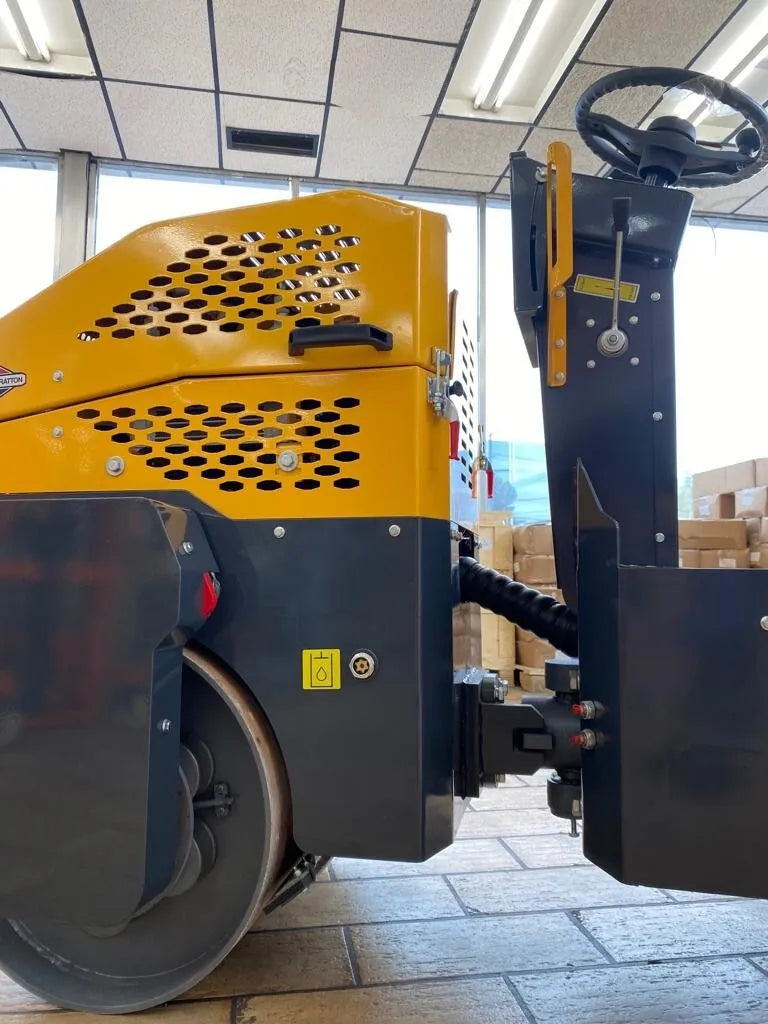 FREE SHIPPING New 1 Ton Asphalt Roller BRIGGS & STRATTON ENGINE - EPA certified FREE SHIPPING New 1 Ton Asphalt Roller BRIGGS & STRATTON ENGINE - EPA certified