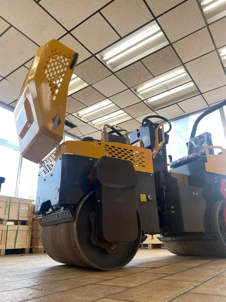 FREE SHIPPING New 1 Ton Asphalt Roller BRIGGS & STRATTON ENGINE - EPA certified FREE SHIPPING New 1 Ton Asphalt Roller BRIGGS & STRATTON ENGINE - EPA certified