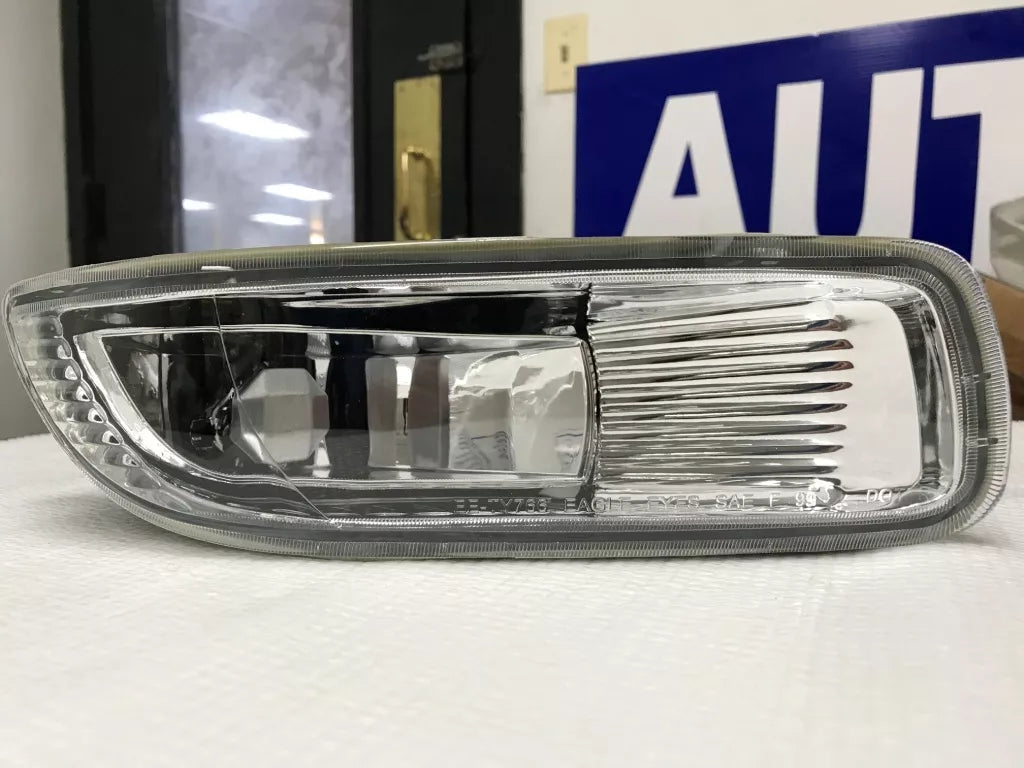 2003-2004 TOYOTA COROLLA FOG LAMP ASSEMBLY RIGHT HAND