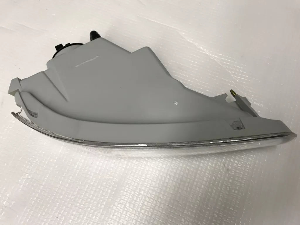 2003-2004 TOYOTA COROLLA FOG LAMP ASSEMBLY RIGHT HAND