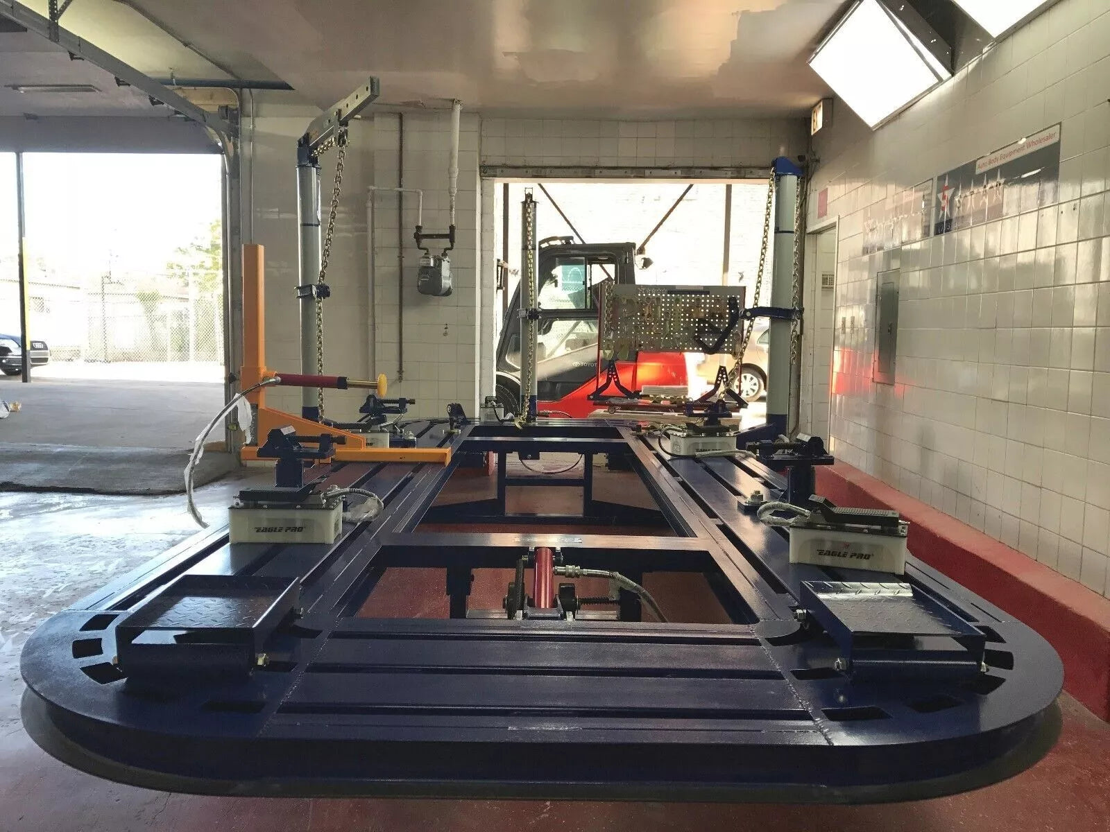 NEW FREE SHIPPING 24 FEET LONG AUTO BODY FRAME MACHINE RACK 3 TOWERS WITH CLAMPS NEW FREE SHIPPING 24 FEET LONG AUTO BODY FRAME MACHINE RACK 3 TOWERS WITH CLAMPS
