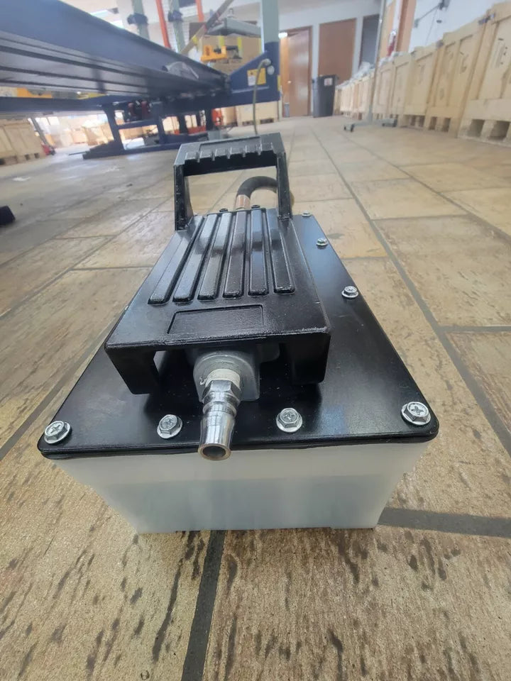 Air Hydraulic Foot Pump Auto Body Shop Oil Tank 10,000PSI High Pressure Press