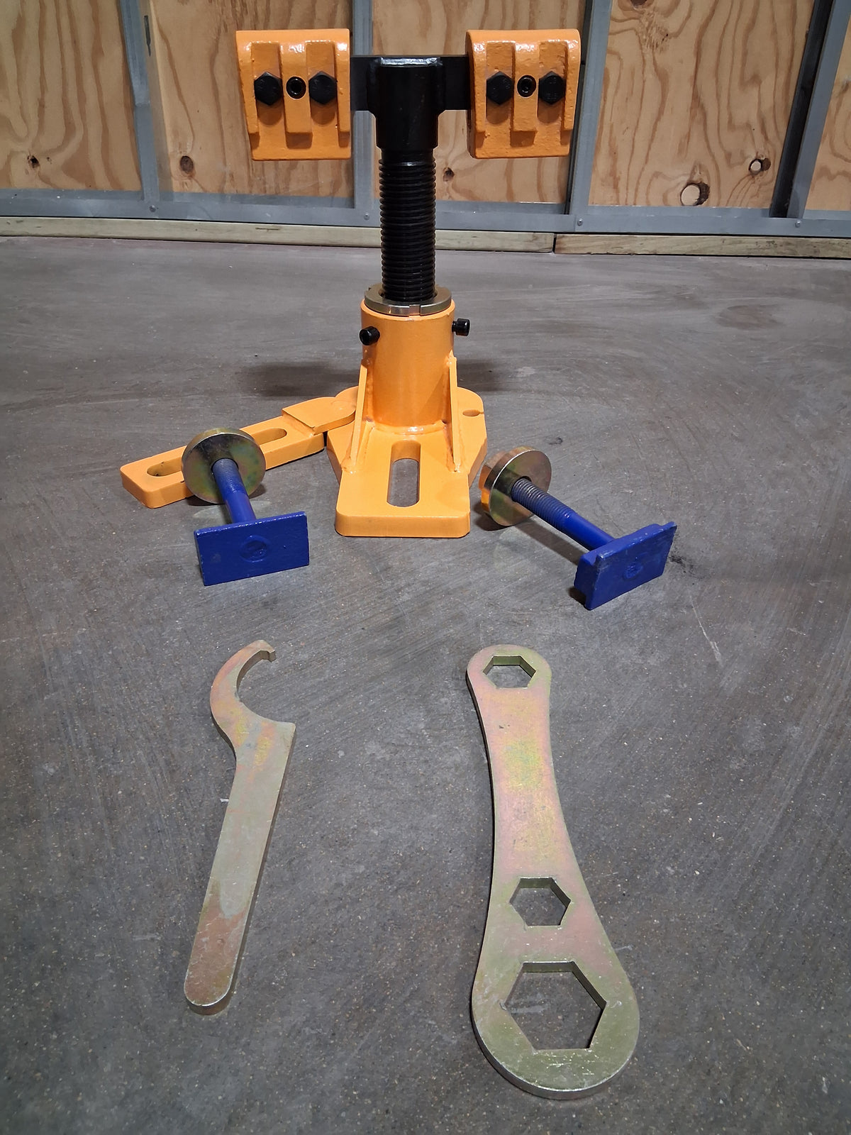 Universal Heavy Duty Auto Body Frame Machine Tie Down Clamp a Set of 4