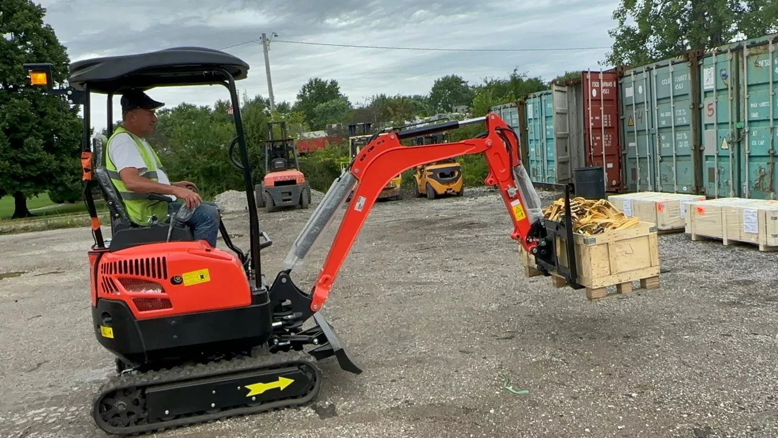 400mm Bucket Attachment on STR300 Mini Excavator
