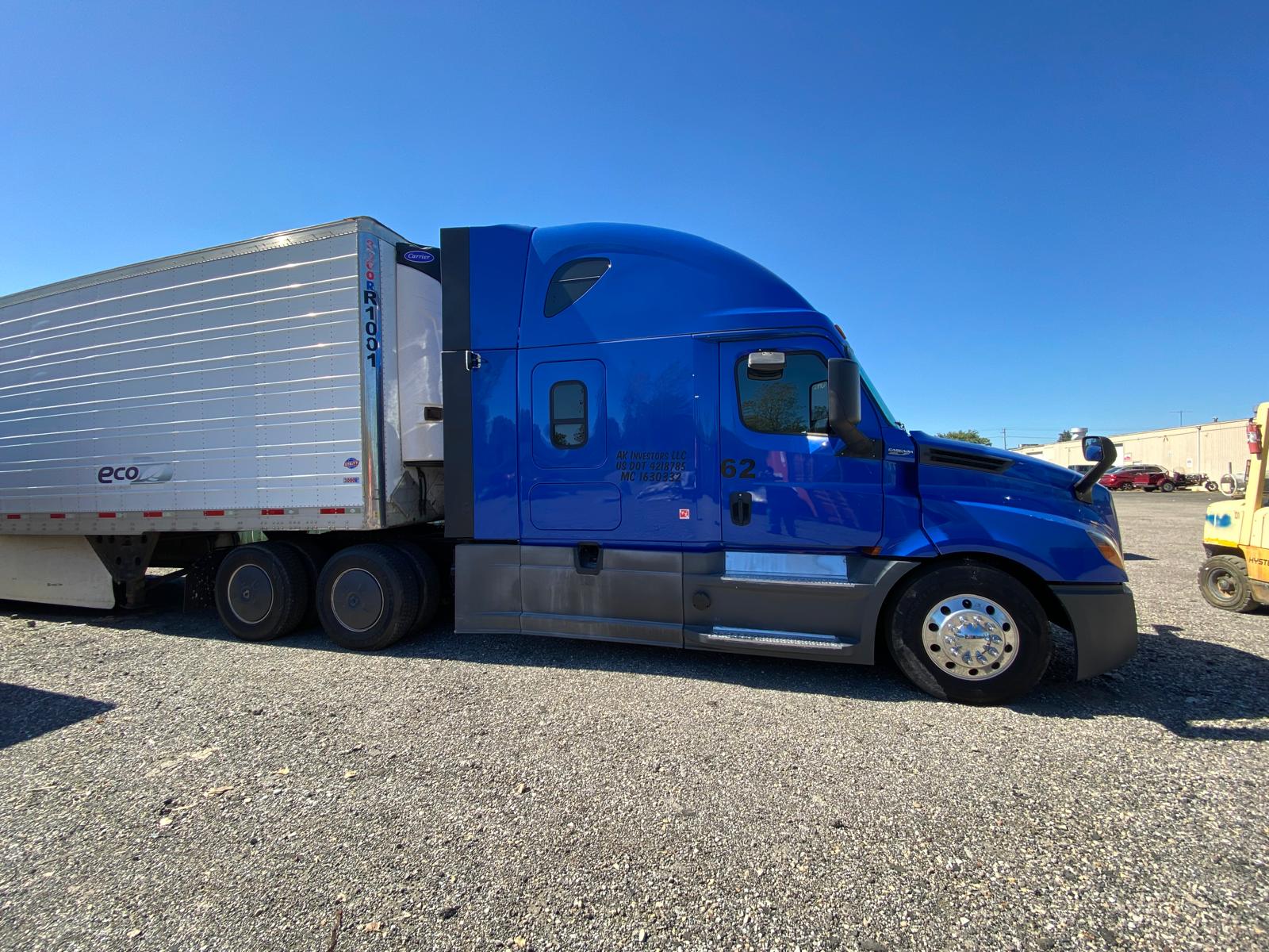 2020 Freightliner Cascadia PT126 Engine Model: DD15 WITH 482,466 MILES Sleeper