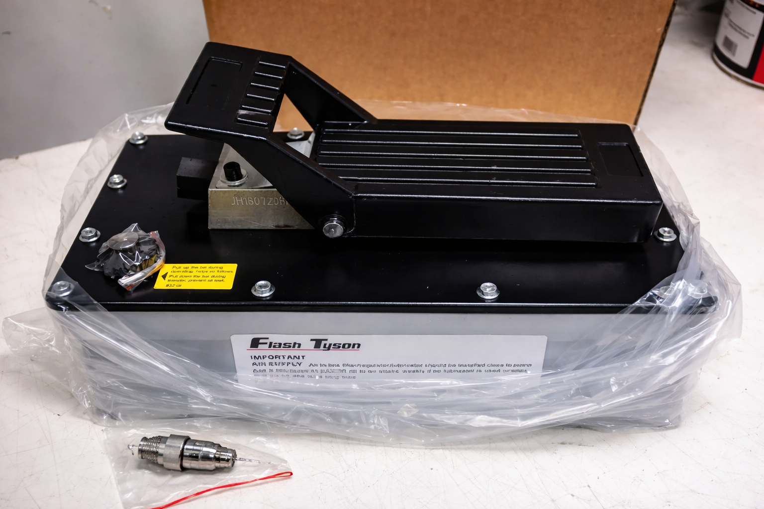 Auto Body shop Air Hydraulic Foot Pump with 10,000 PSI Flash Tyson High Presure