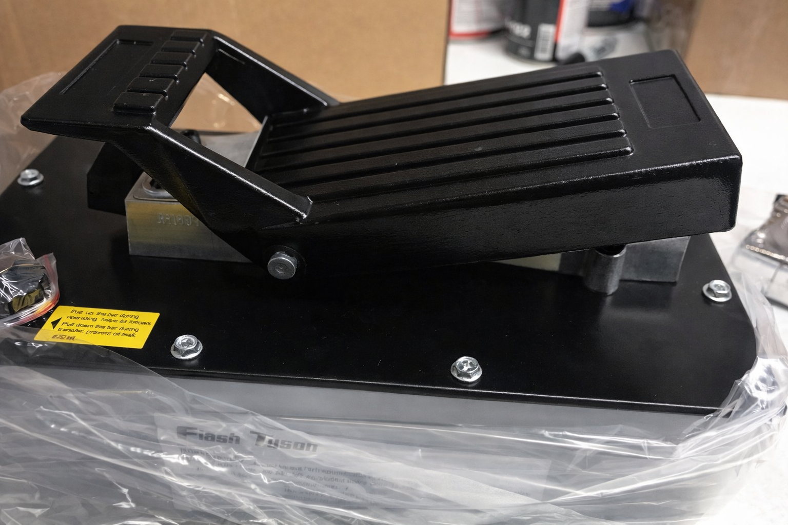 Auto Body shop Air Hydraulic Foot Pump with 10,000 PSI Flash Tyson High Presure