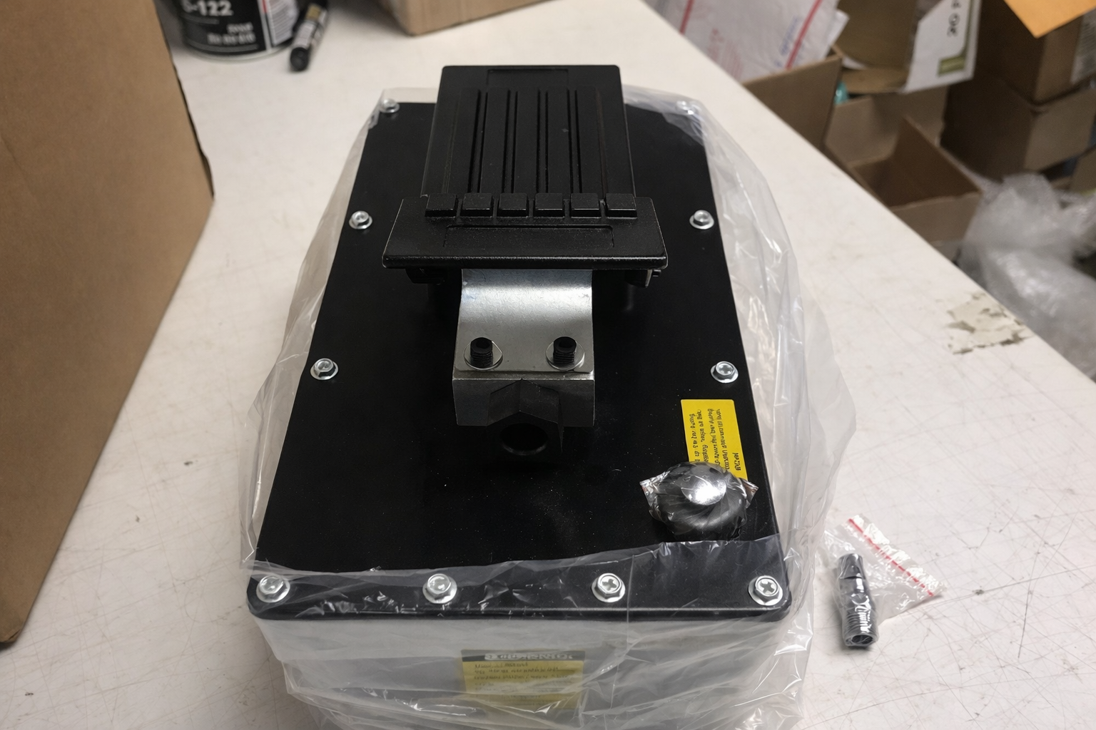 Auto Body shop Air Hydraulic Foot Pump with 10,000 PSI Flash Tyson High Presure