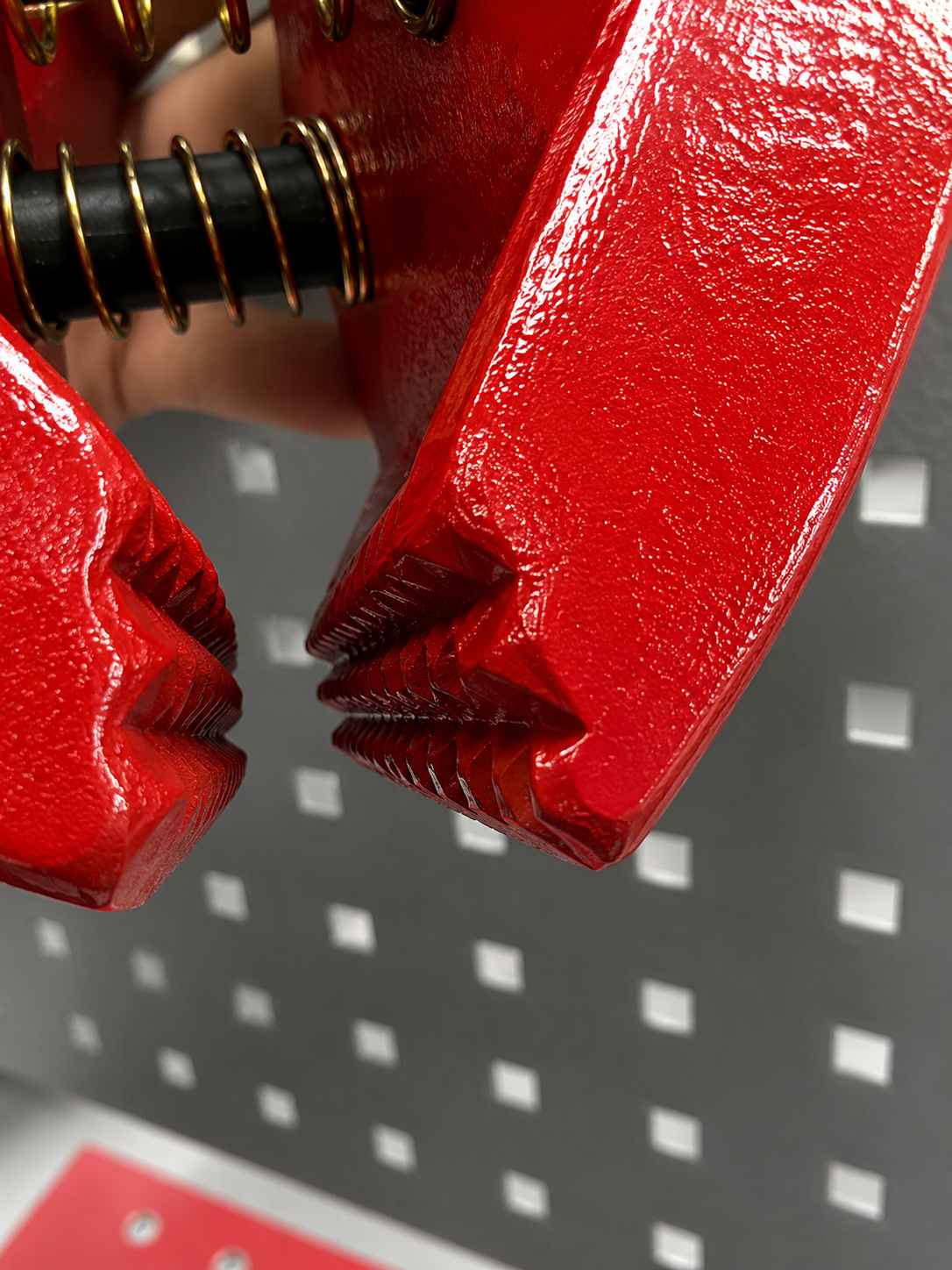 Pull Clamp  2 Pcs MCL4030 Self-Tightening Heavy Duty Clamp Red