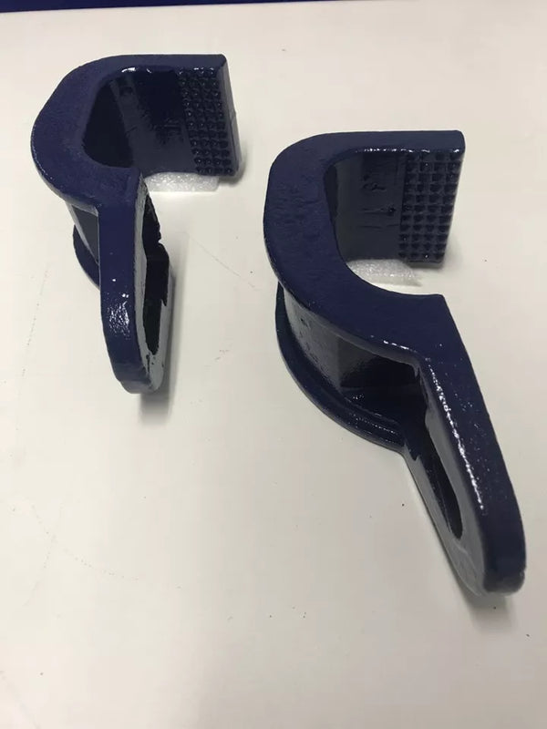 Close-up of Mo Clamp 3 Ton Sill Hook showing straight-cut tooth design
