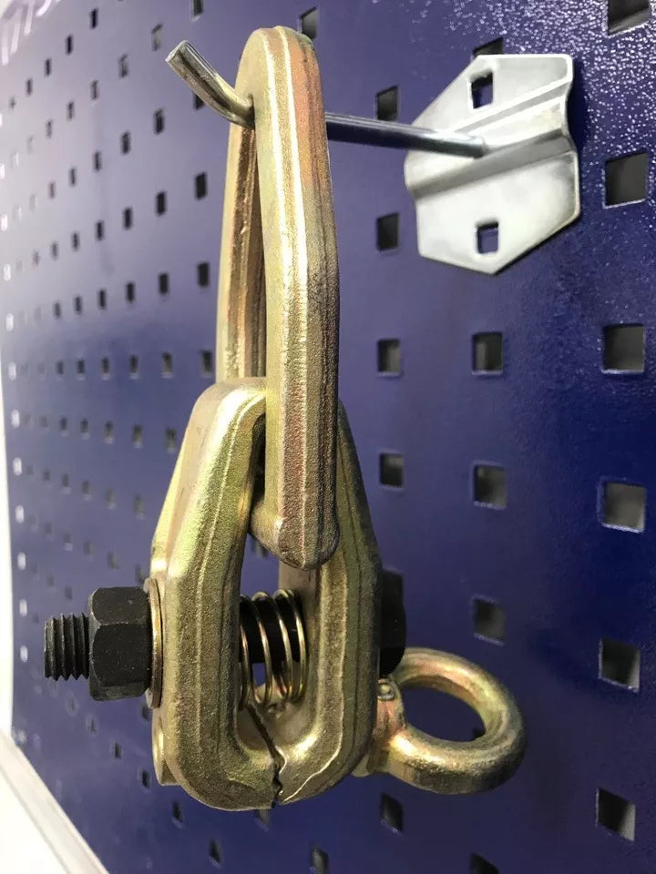 Close-up of serrated jaws on 3 TON 2-Way Mini Pull Clamp
