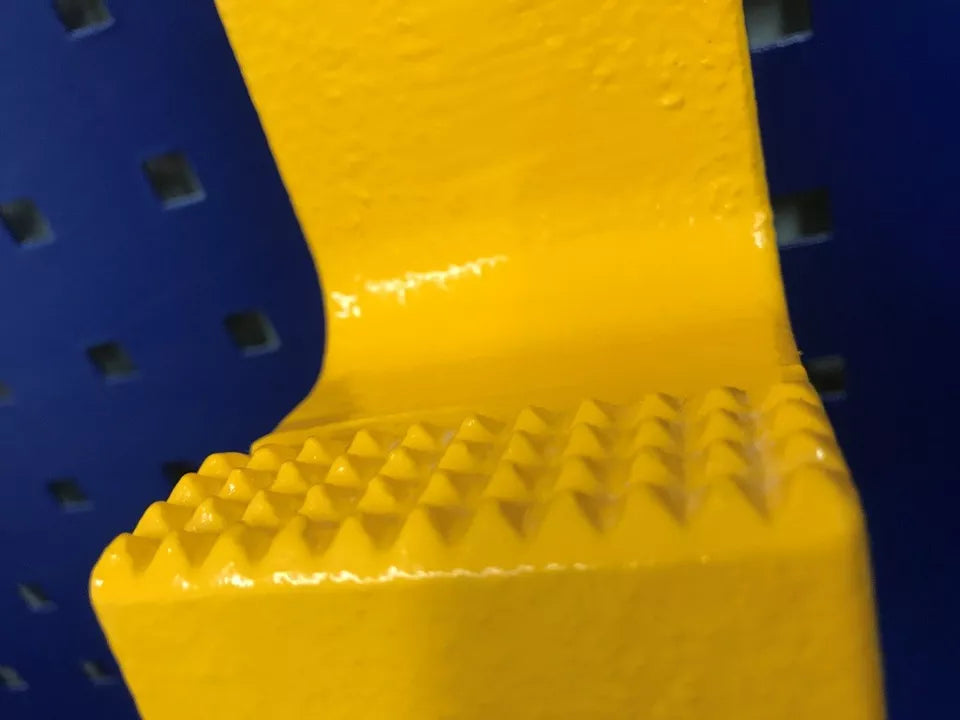 Close-up of the straight-cut tooth design on Mo-Clamp style auto body clamp
