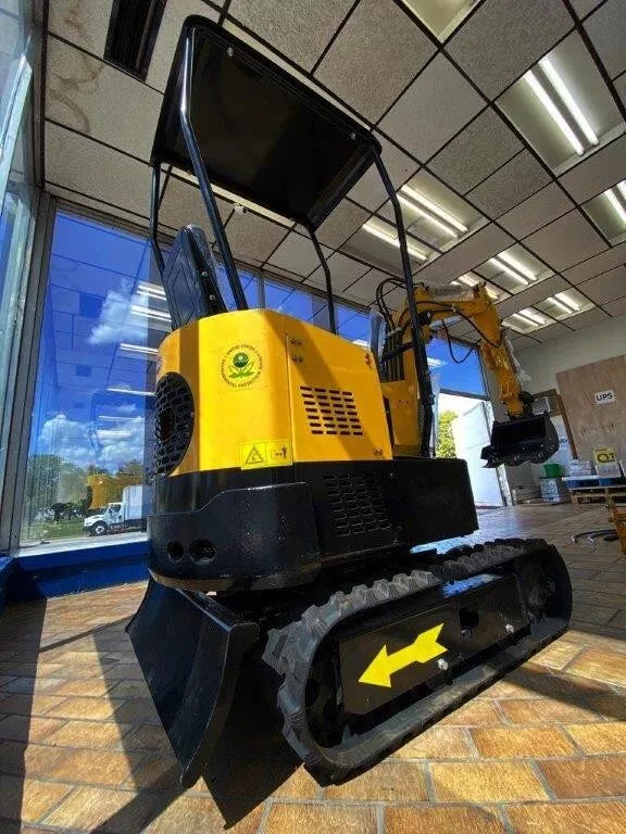 Compact yet powerful mini excavator with 13.5 HP engine