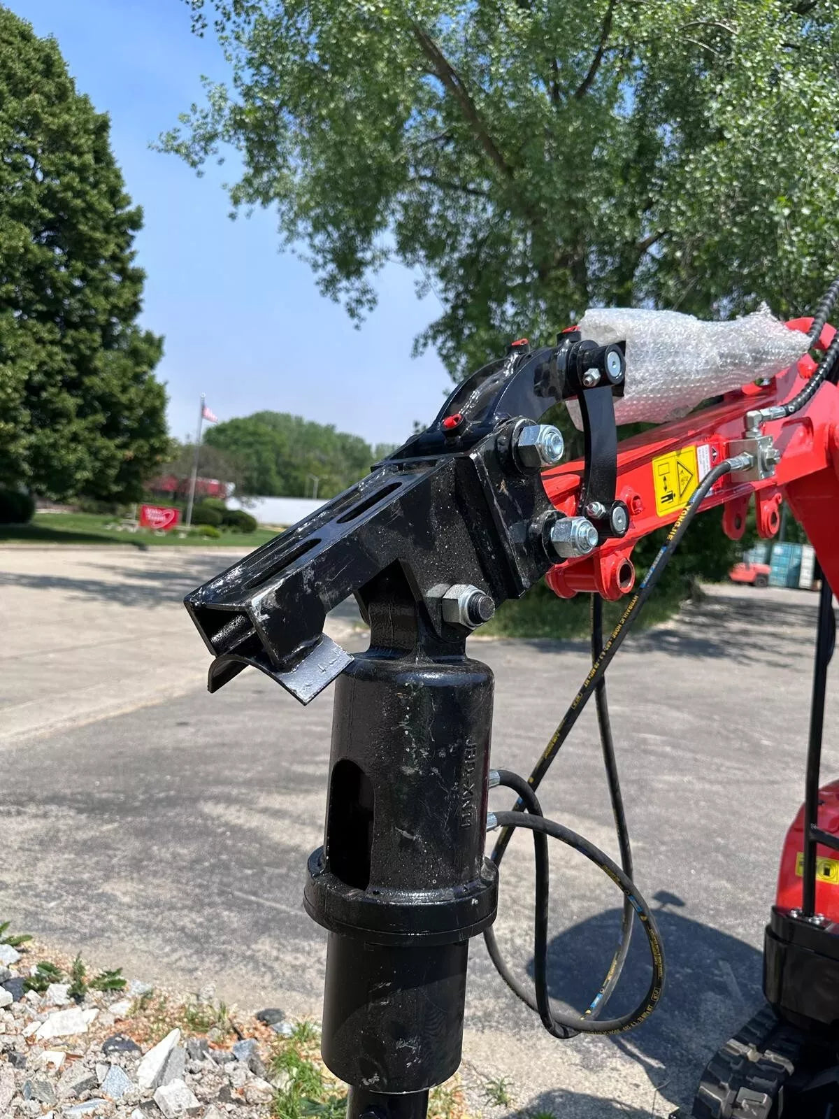 Heavy-duty 400mm bucket on Mini Excavator
