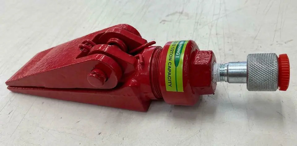 Hydraulic Porta Power Kit featuring a robust hydraulic jaw ram





