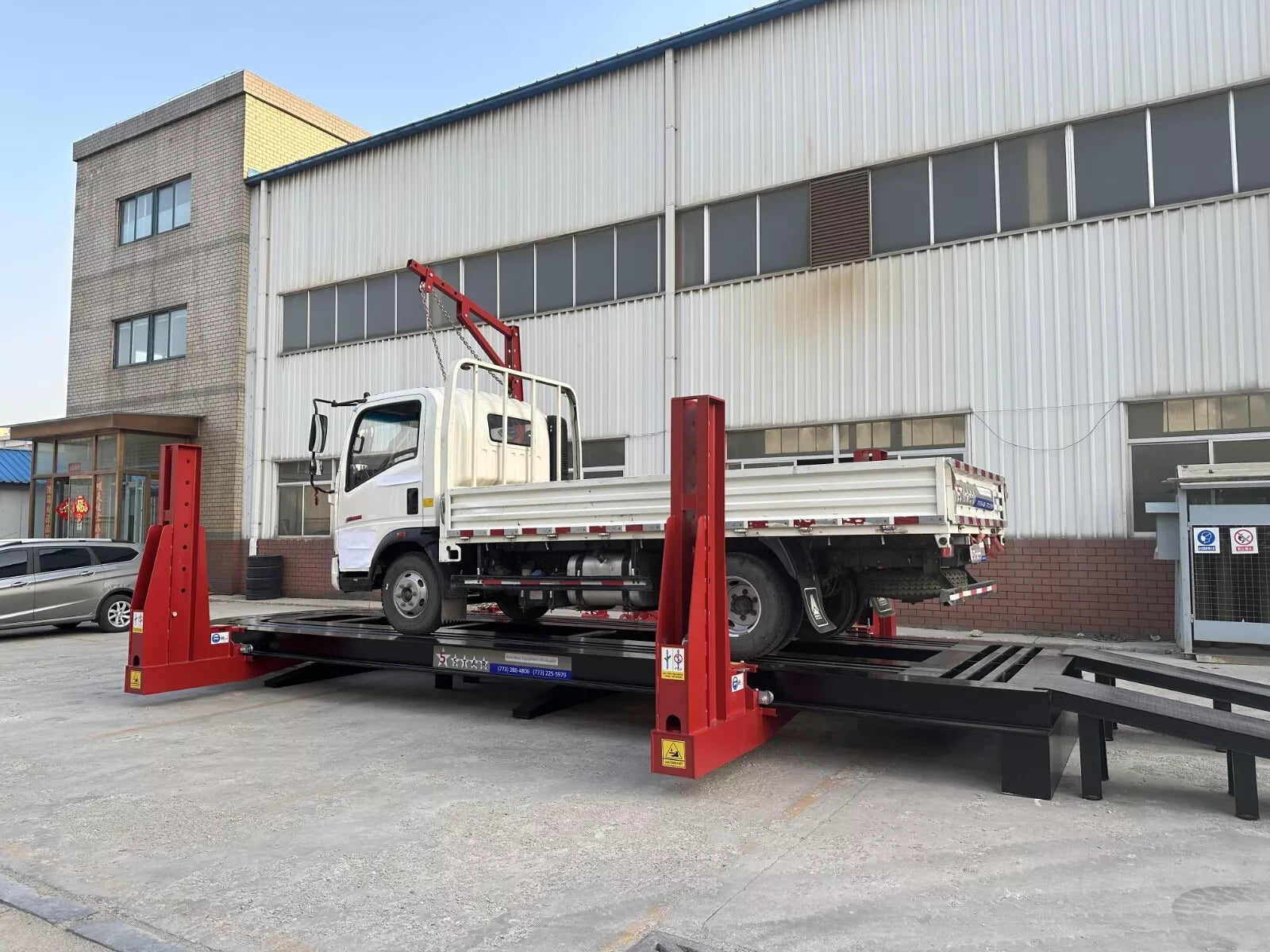 Hydraulic Pulling Towers for Vehicle Frame Repairs
