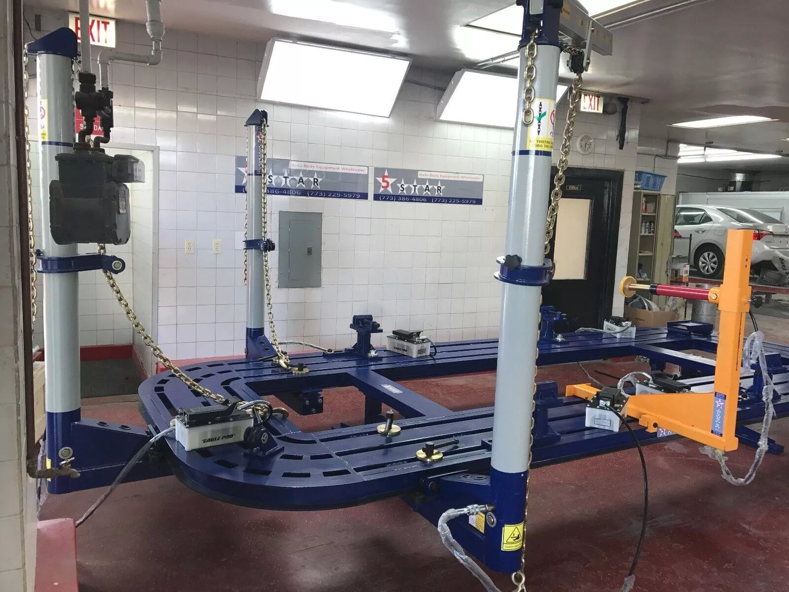 Hydraulic tilt bed frame machine with 7,700 lb. lifting capacity