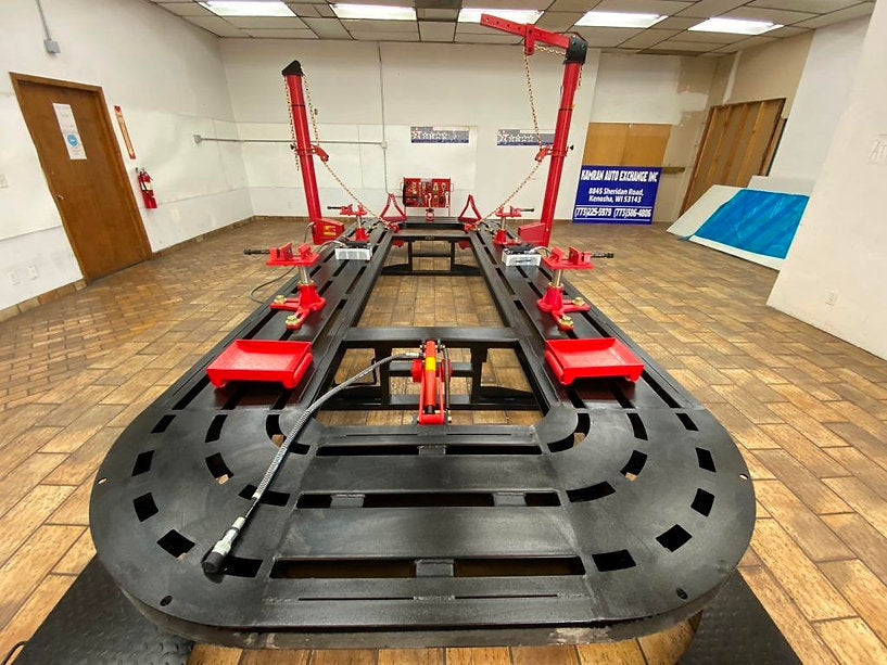 Hydraulic tilt bed with 7,700 lb lifting capacity for auto frame repair
