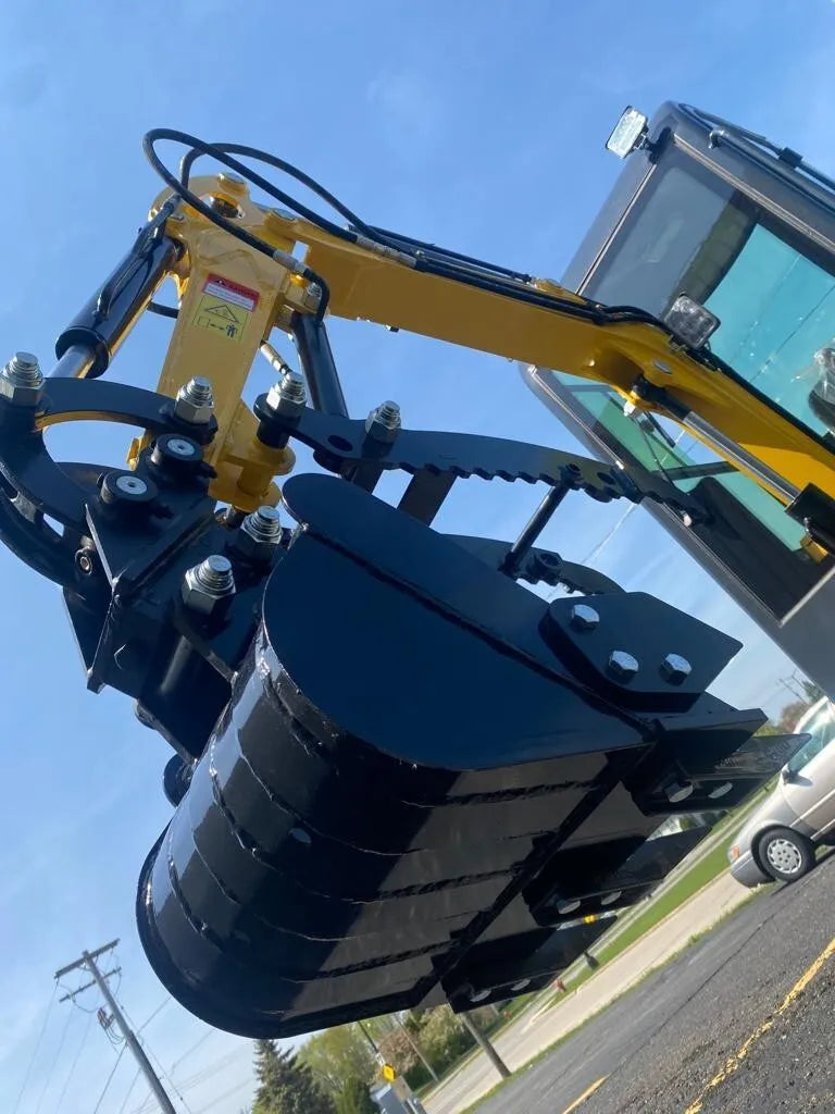 Mini excavator showing the 400mm bucket 