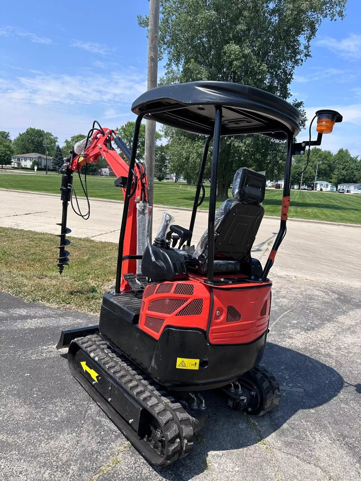 Mini excavator with 3950 lbs working weight