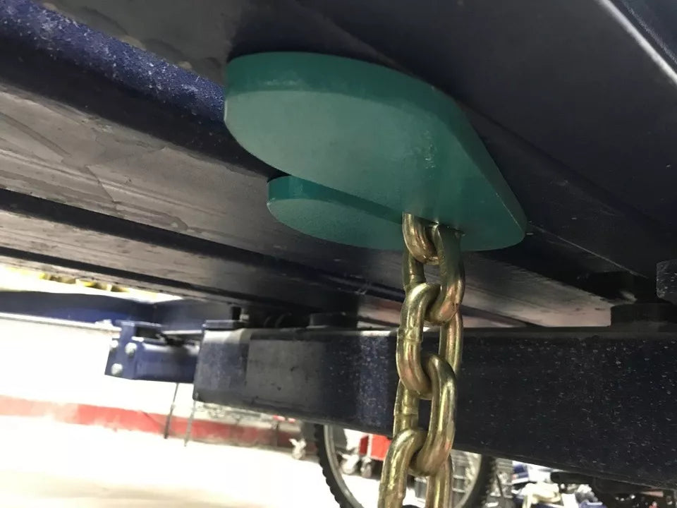Slotted chain plates in action on a frame machine for auto repairs.





