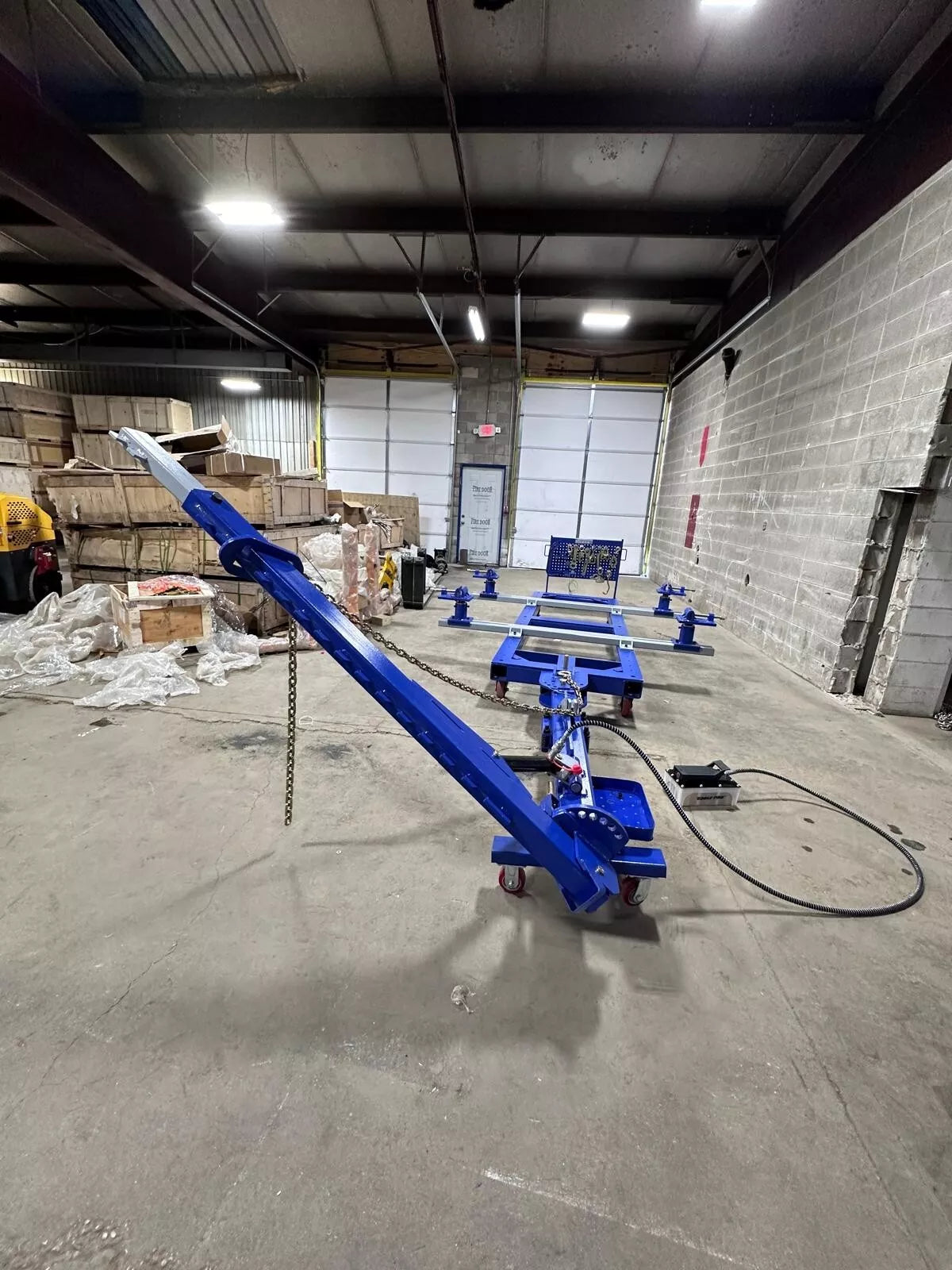 Sturdy pulling chain attached to the frame machine
