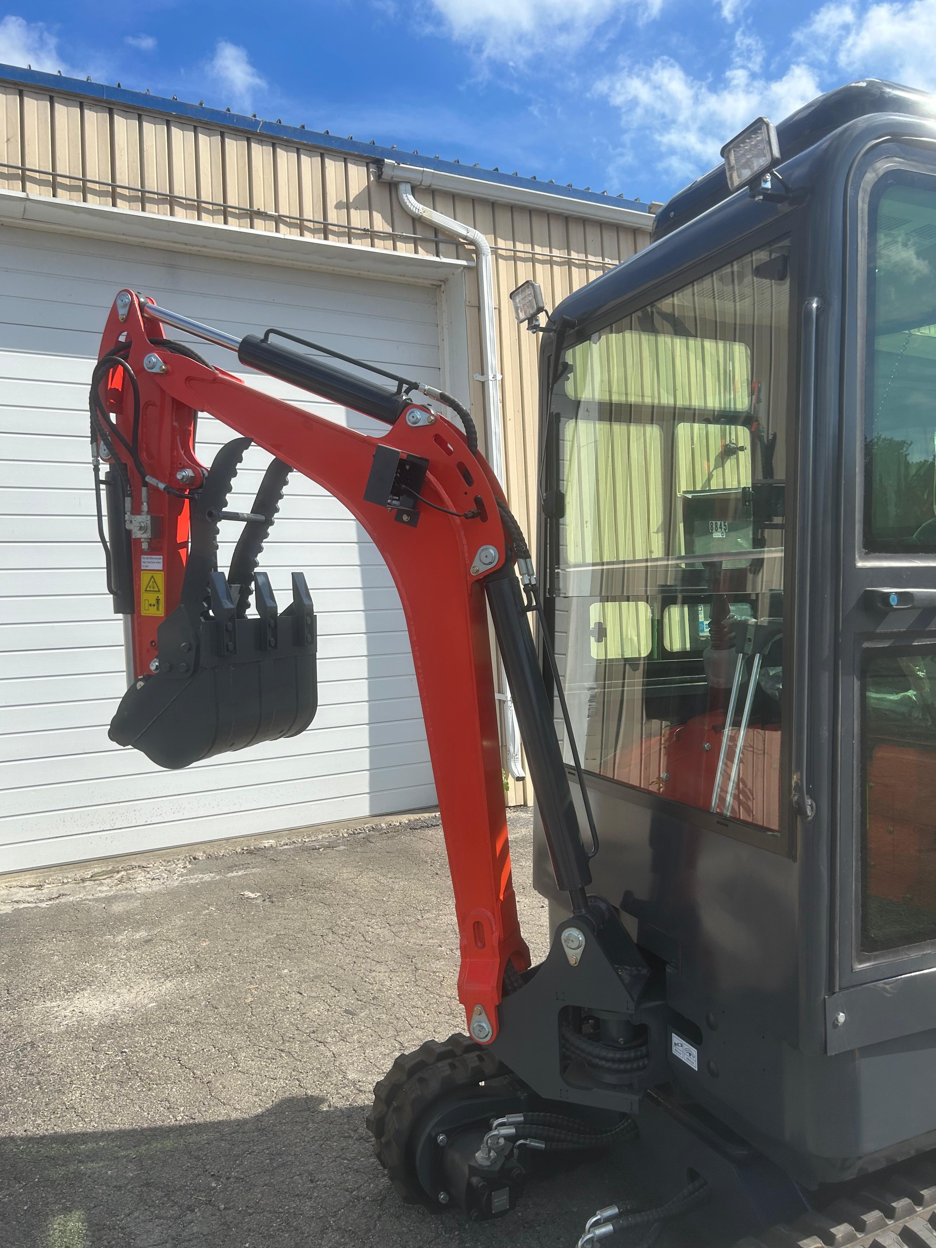 2 Ton New Mini Excavator, EPA certified USA KUBOTA Diesel Engine