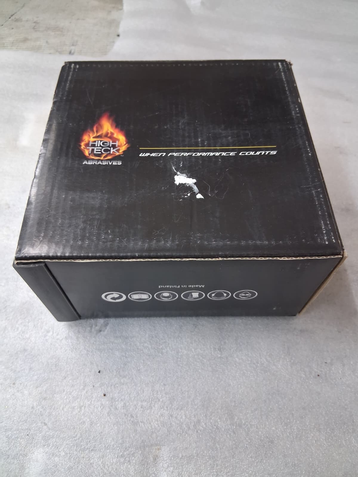 High Teck 20080 Gold PSA Sandpaper Roll - 2.75'' x 20 Yards P80 Grit Body Repair