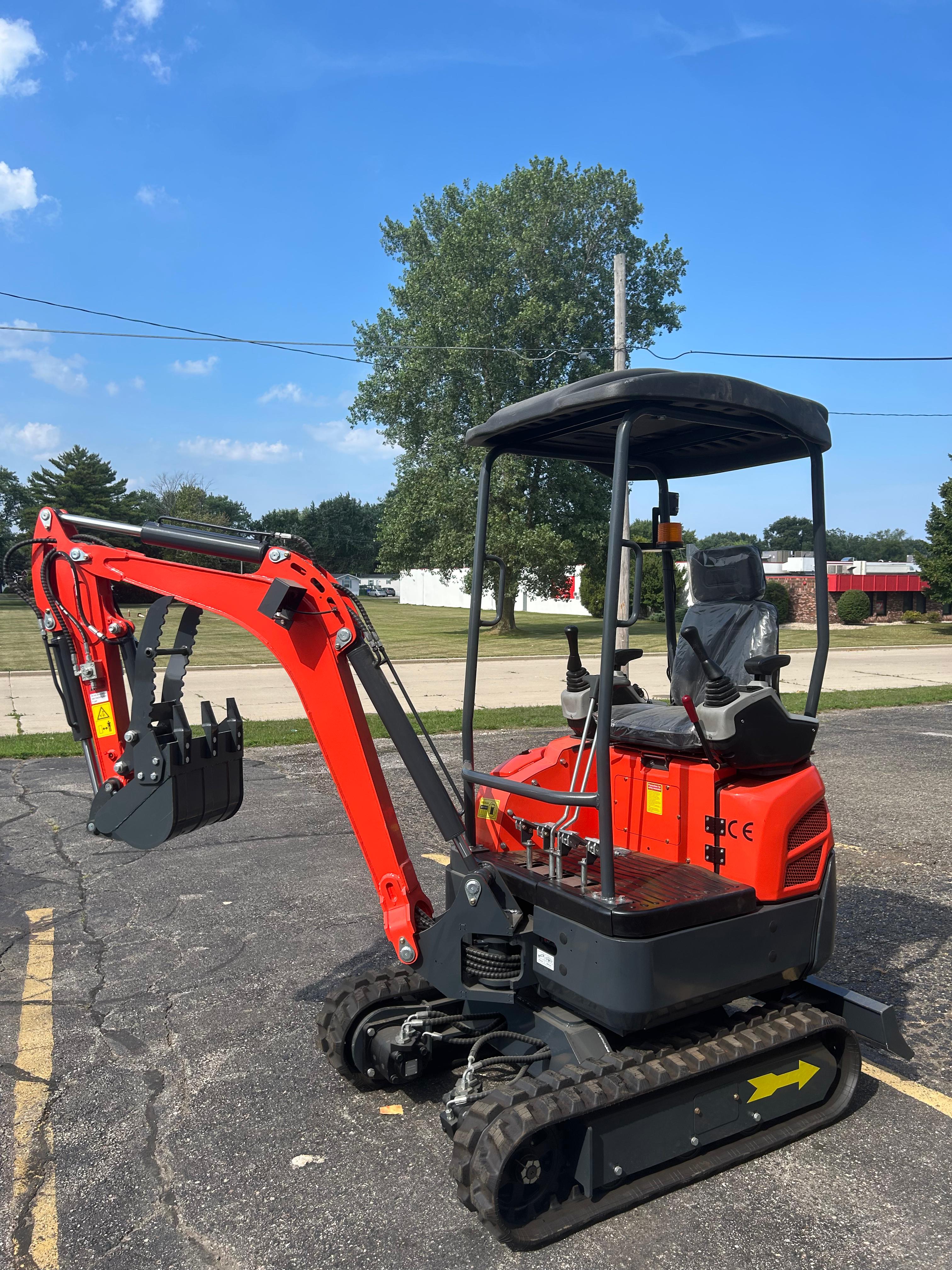 2025 2 Ton New Mini Excavator D902 Swing Boom + Hyraulic Thumb