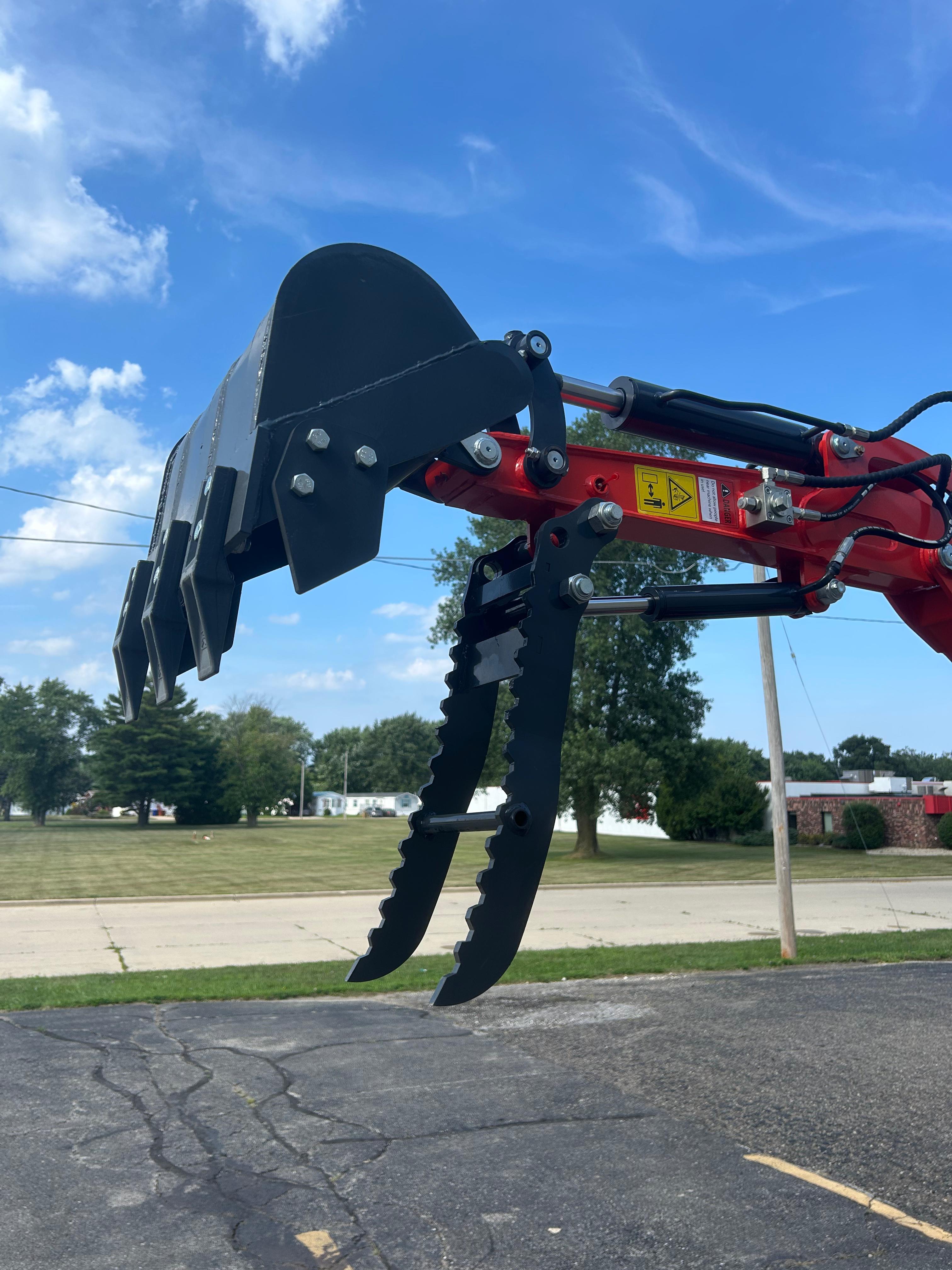 2025 2 Ton New Mini Excavator D902 Swing Boom + Hyraulic Thumb