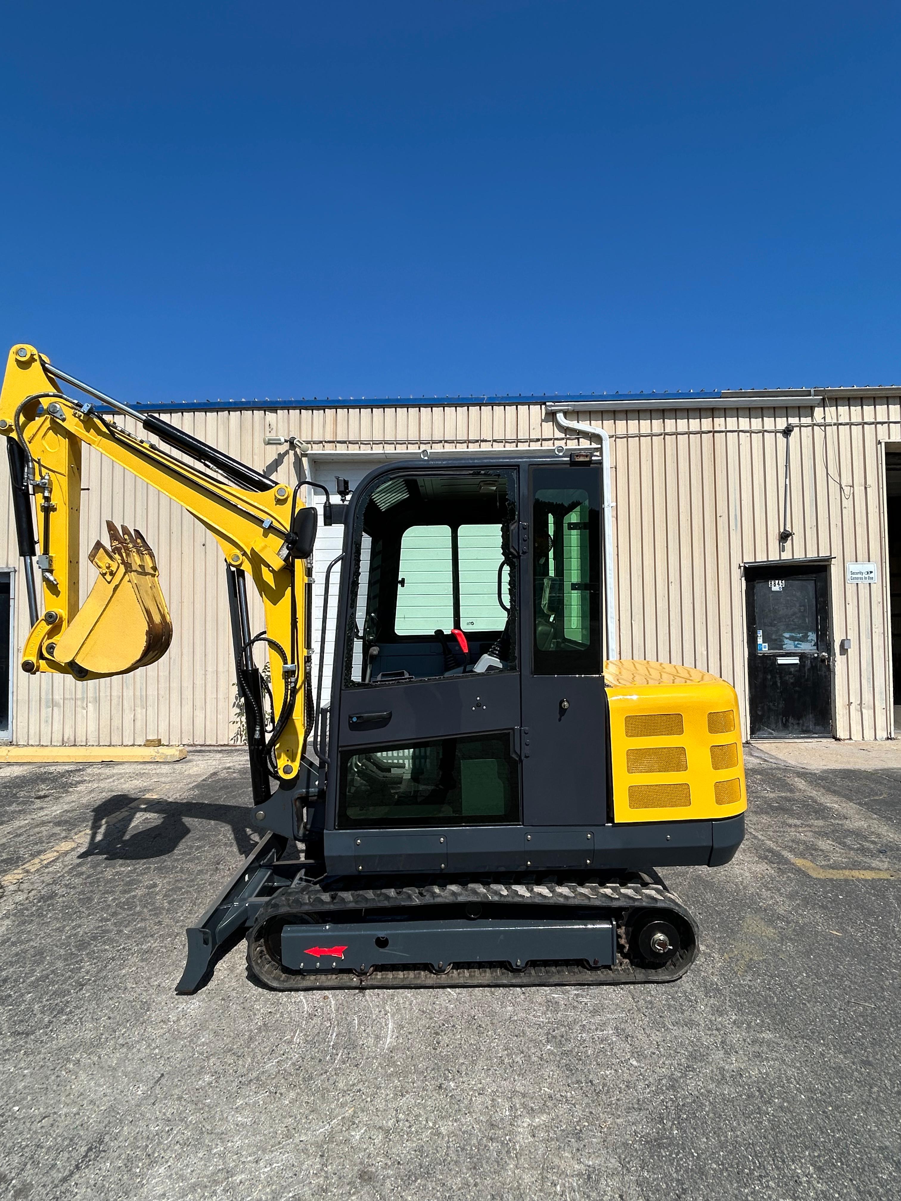 FREE SHIPPNG 2024 Used Excavator, EPA CERTFD Kubota V1505 Engine 3.5 TON