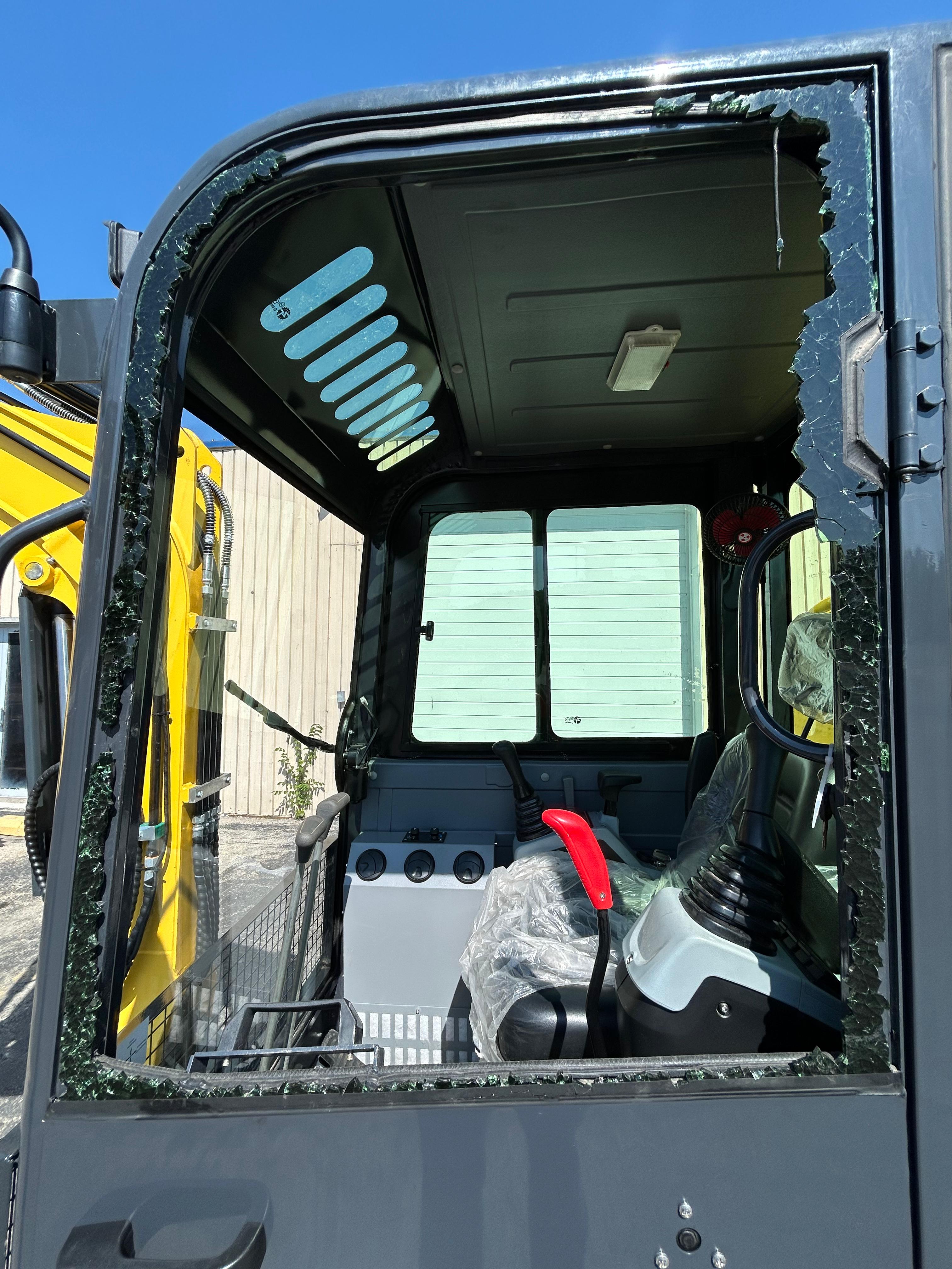 FREE SHIPPNG 2024 Used Excavator, EPA CERTFD Kubota V1505 Engine 3.5 TON