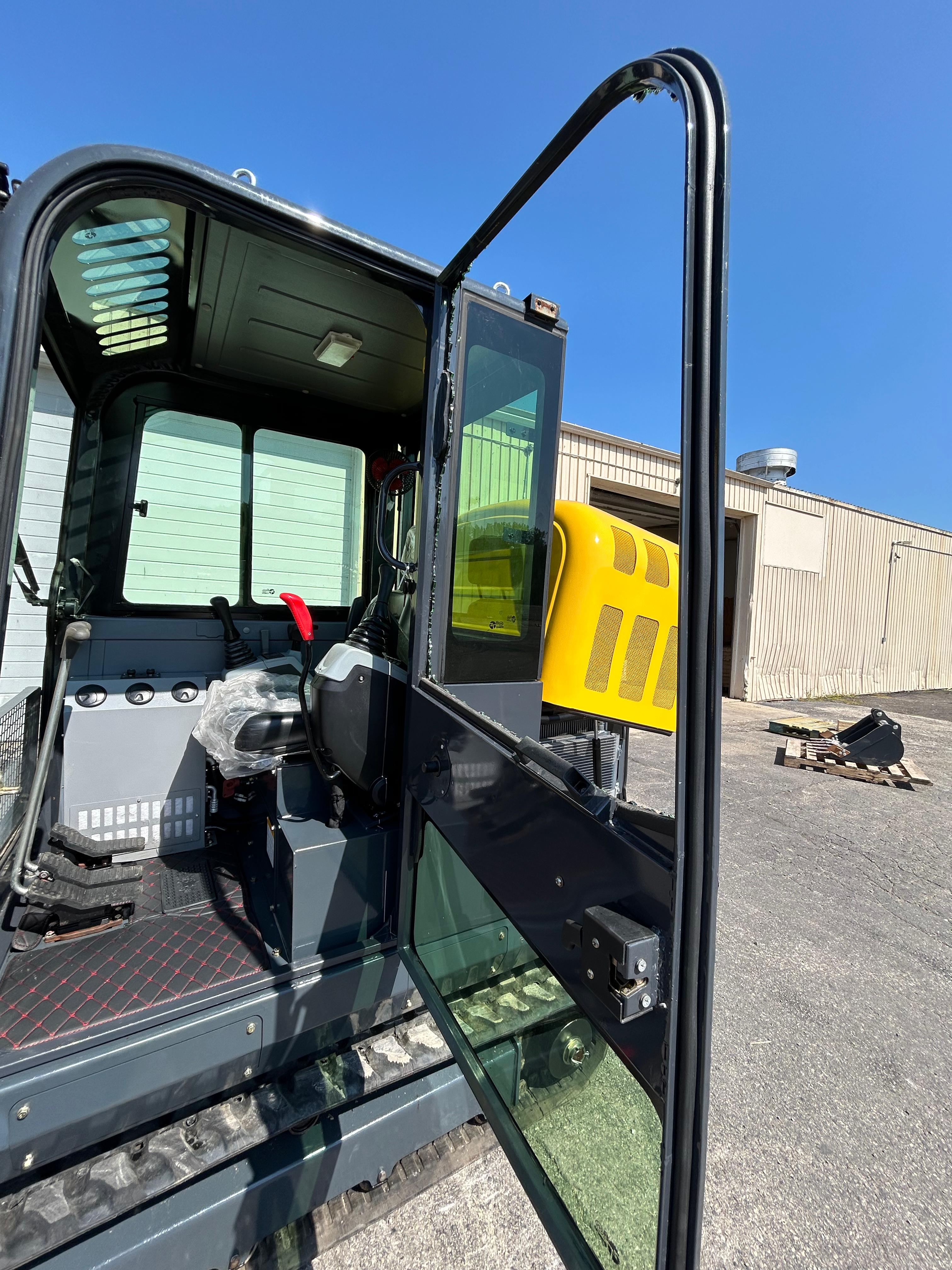 FREE SHIPPNG 2024 Used Excavator, EPA CERTFD Kubota V1505 Engine 3.5 TON