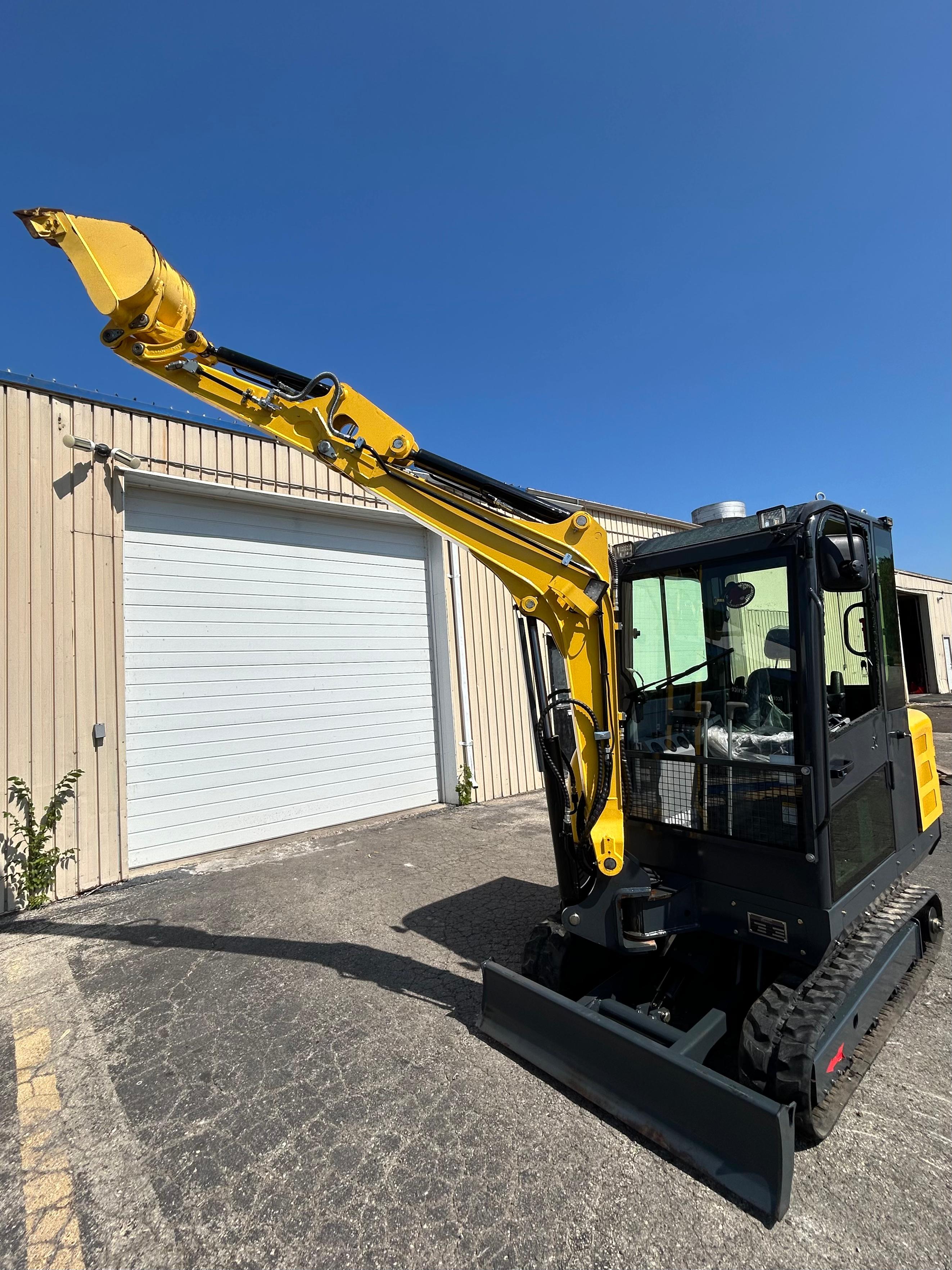 FREE SHIPPNG 2024 Used Excavator, EPA CERTFD Kubota V1505 Engine 3.5 TON