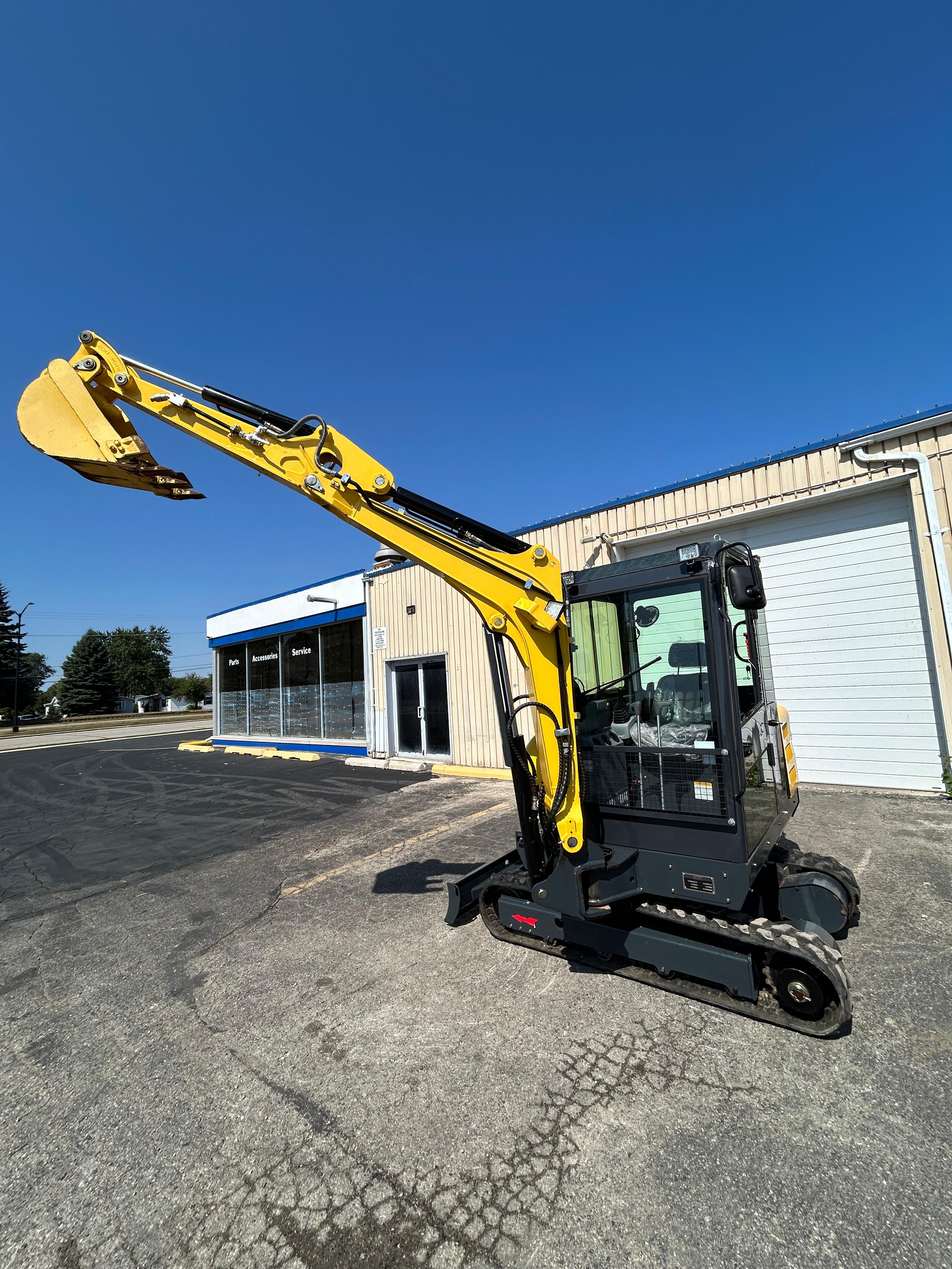 FREE SHIPPNG 2024 Used Excavator, EPA CERTFD Kubota V1505 Engine 3.5 TON
