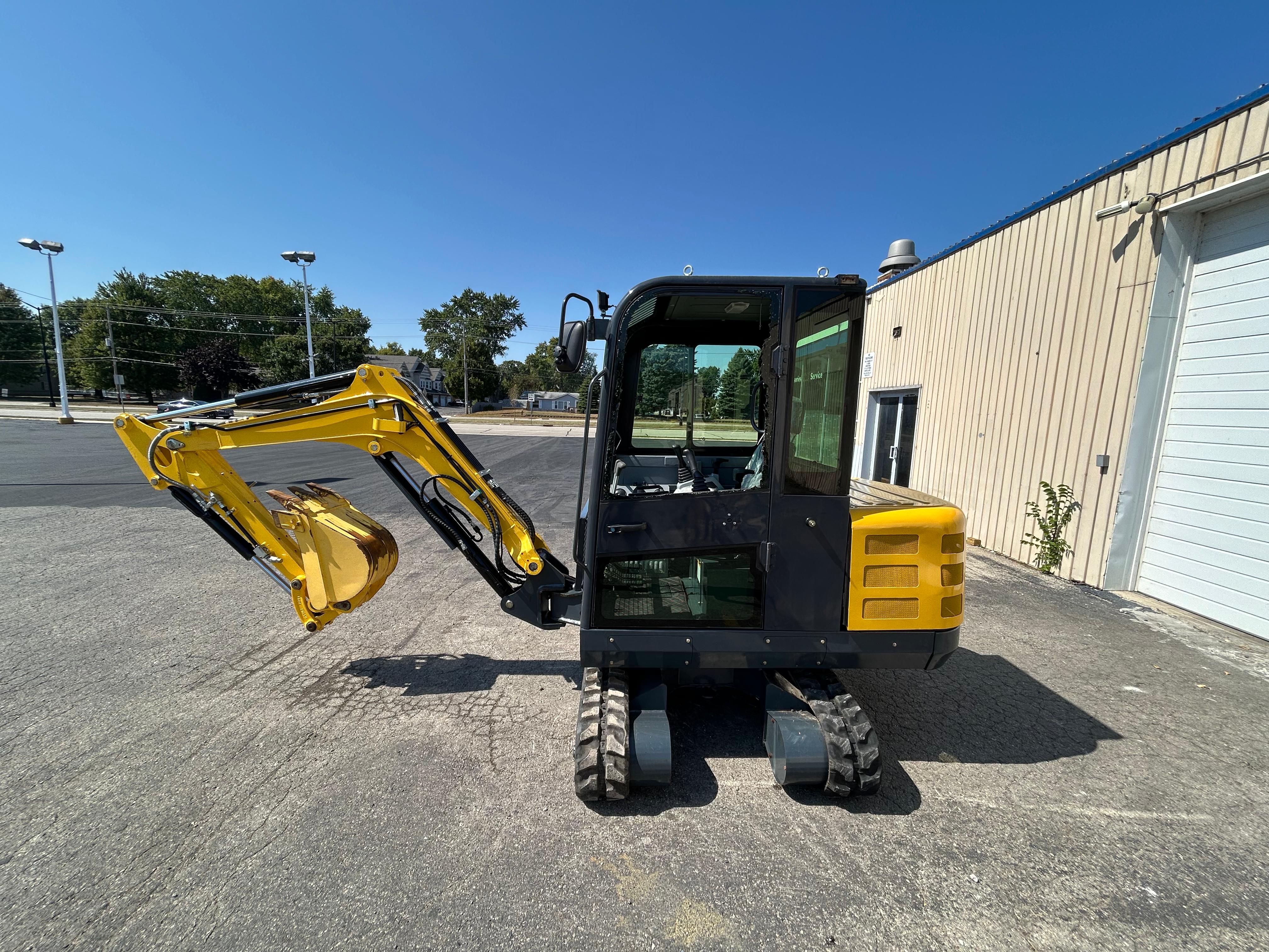 FREE SHIPPNG 2024 Used Excavator, EPA CERTFD Kubota V1505 Engine 3.5 TON