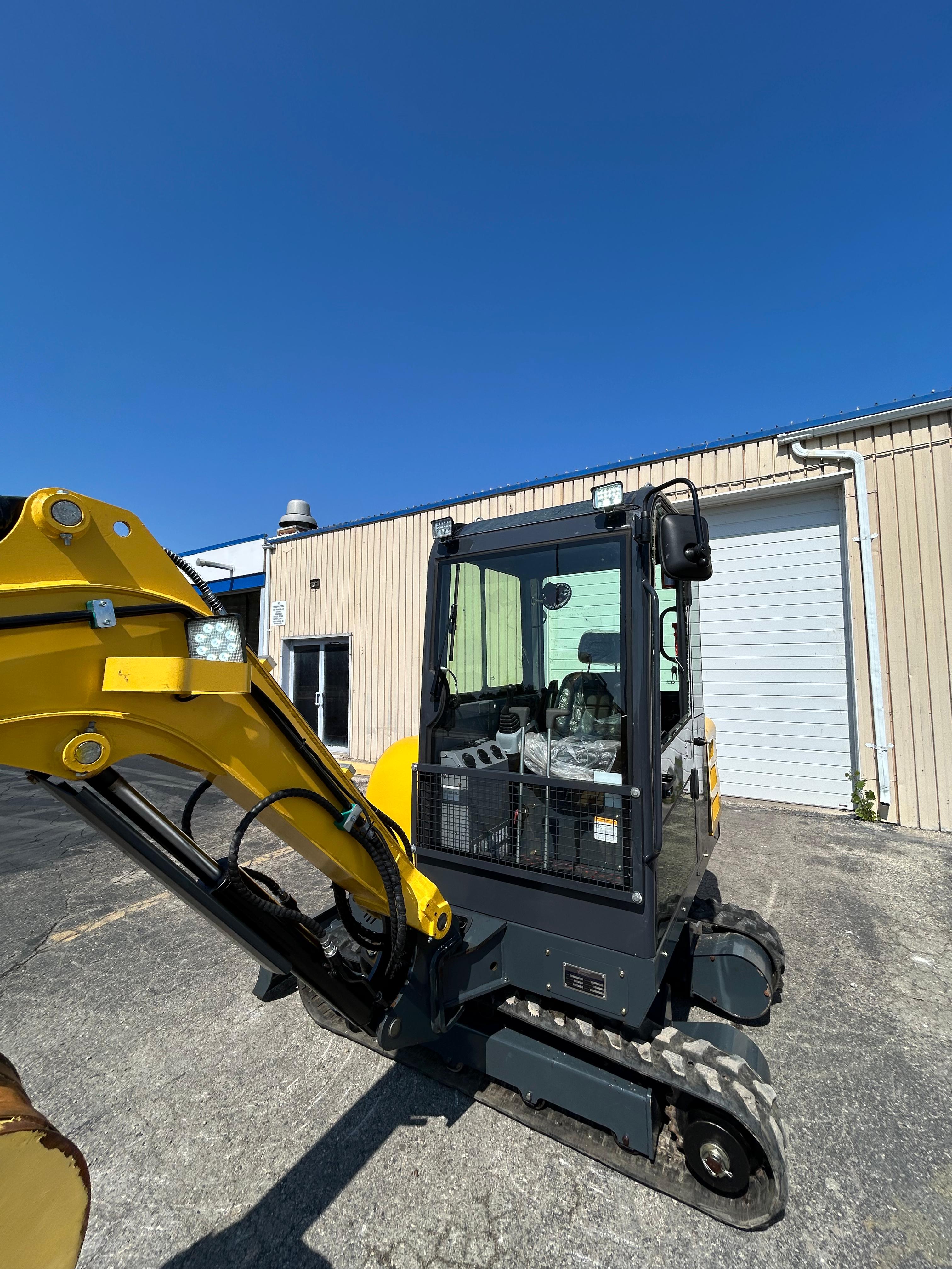 FREE SHIPPNG 2024 Used Excavator, EPA CERTFD Kubota V1505 Engine 3.5 TON