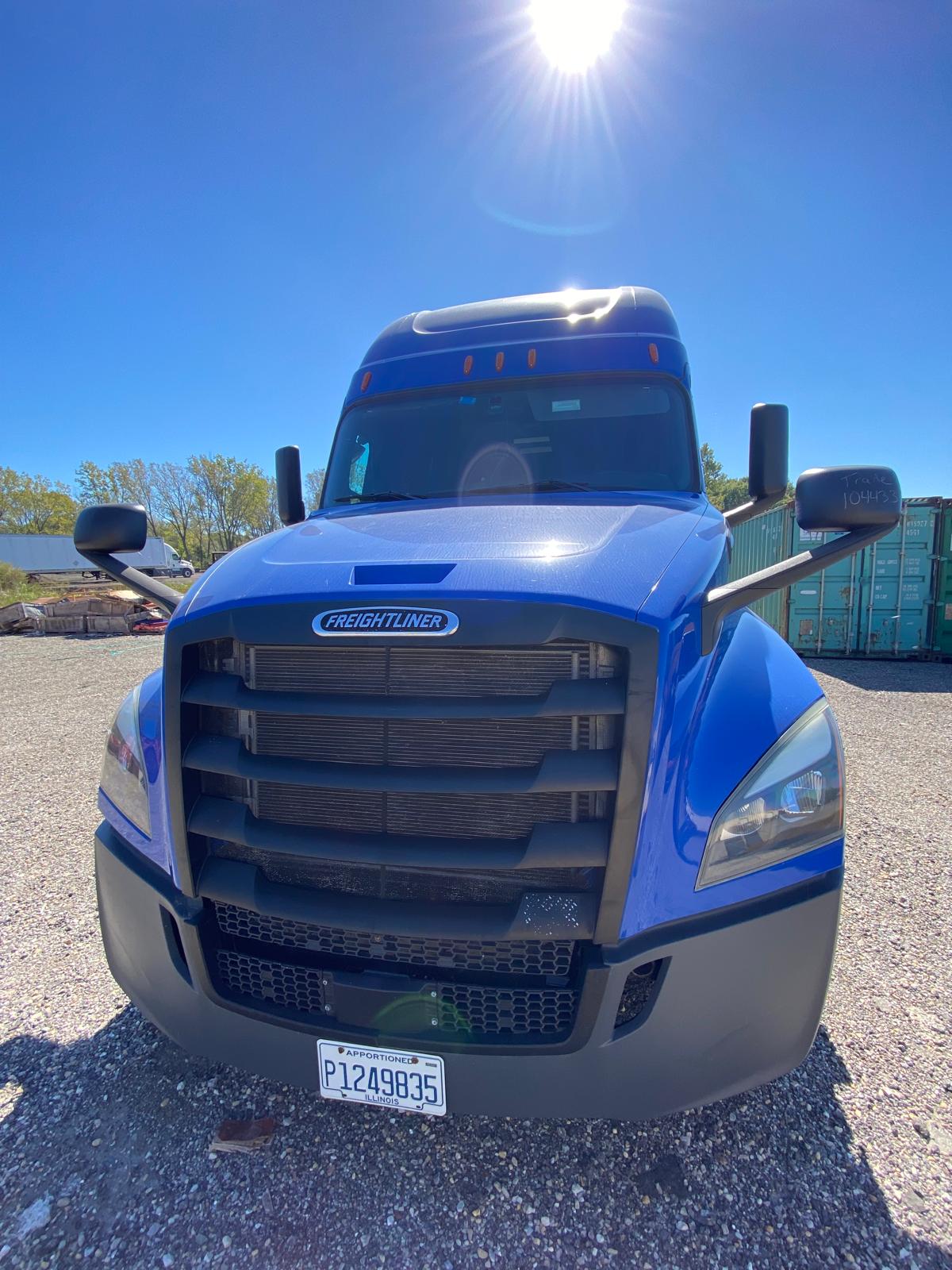 2020 Freightliner Cascadia PT126 Engine Model: DD15 WITH 482,466 MILES Sleeper